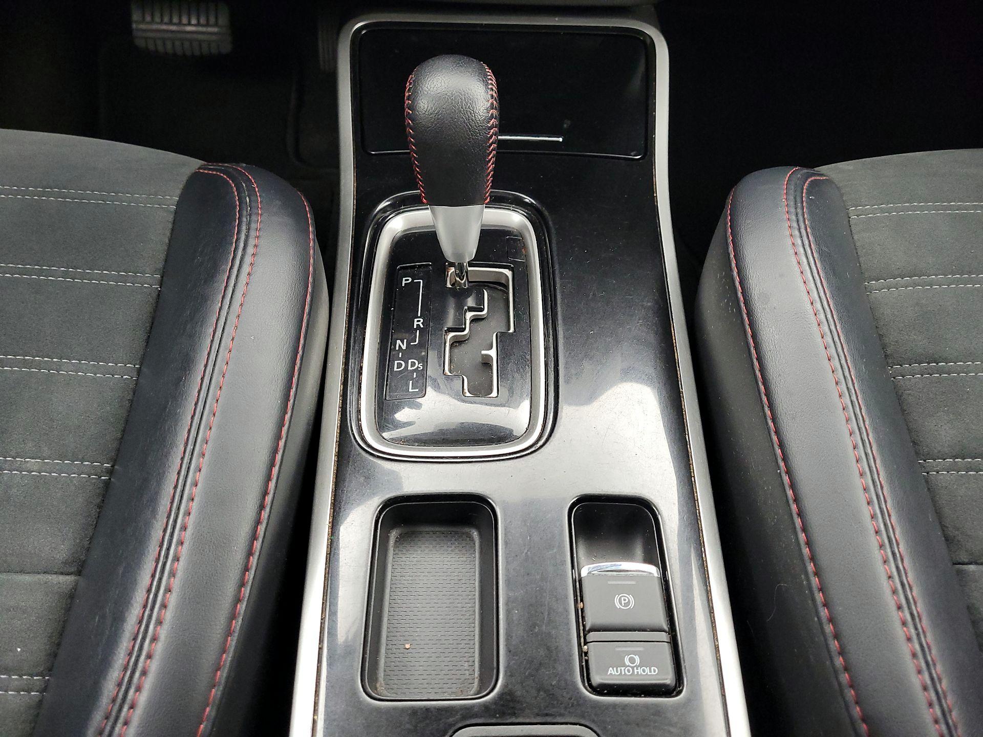 Thumbnail: 2020 Mitsubishi Outlander - 17