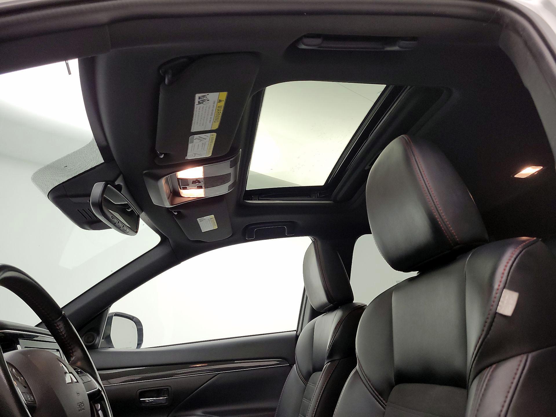 Thumbnail: 2020 Mitsubishi Outlander - 19