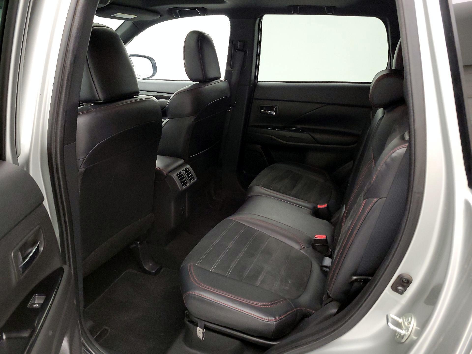 Thumbnail: 2020 Mitsubishi Outlander - 20