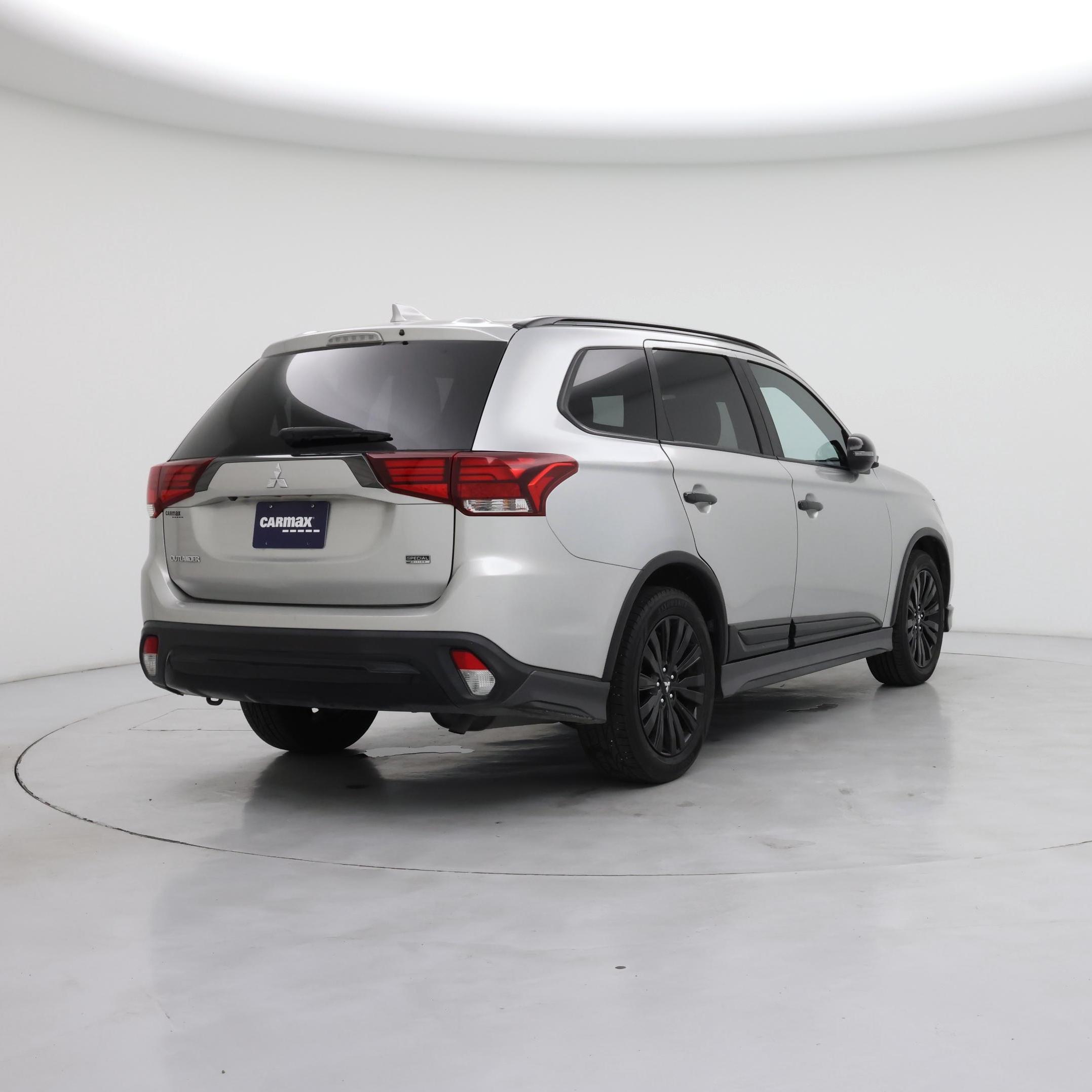 Thumbnail: 2020 Mitsubishi Outlander - 8