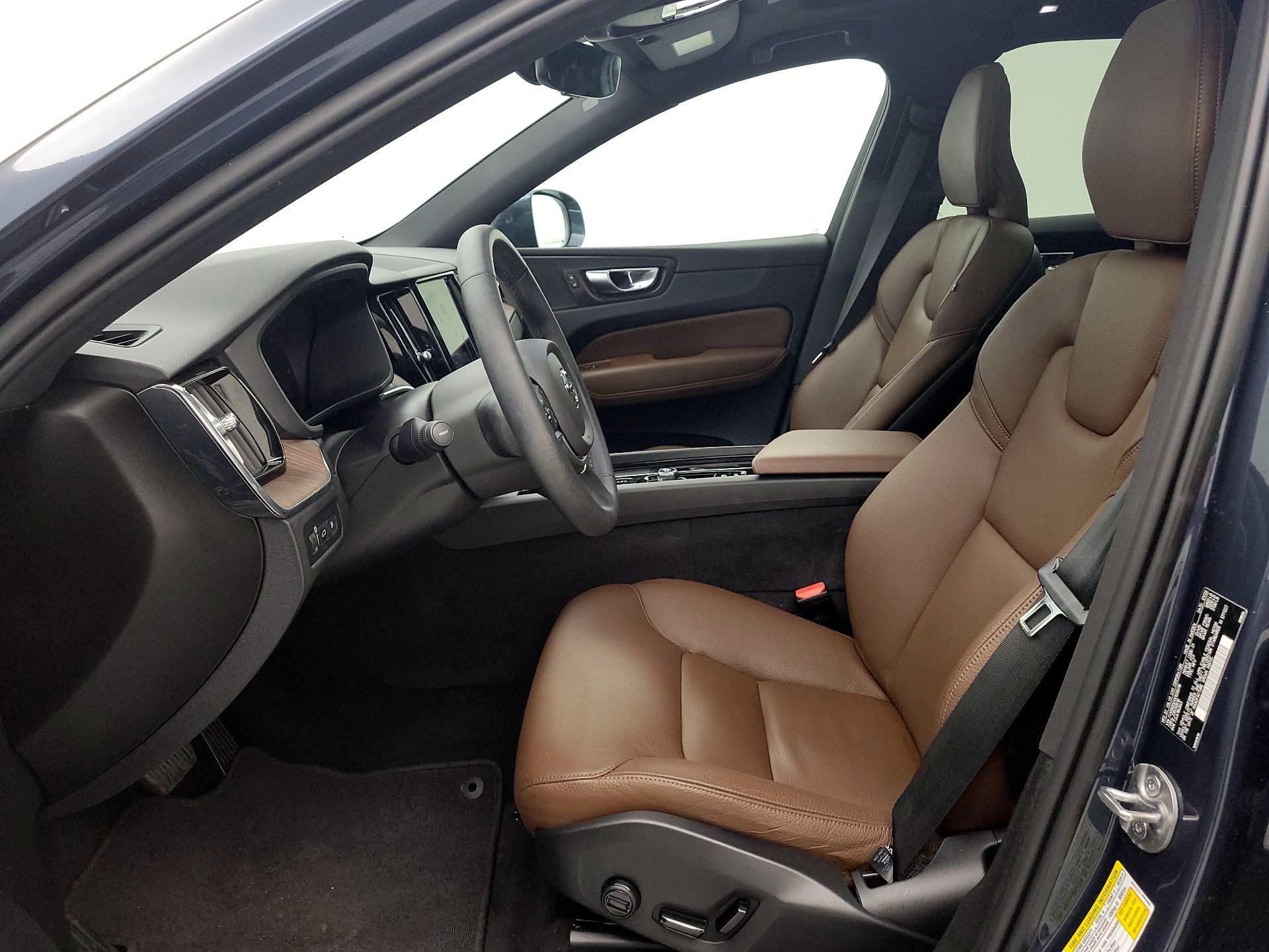 Thumbnail: 2022 Volvo XC60 - 11