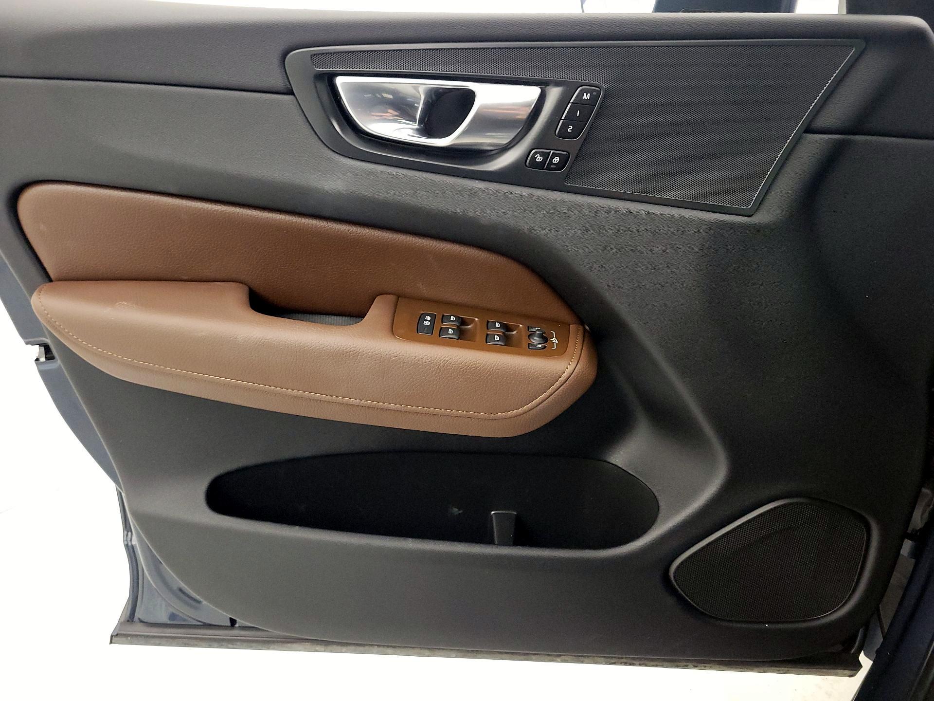 Thumbnail: 2022 Volvo XC60 - 12