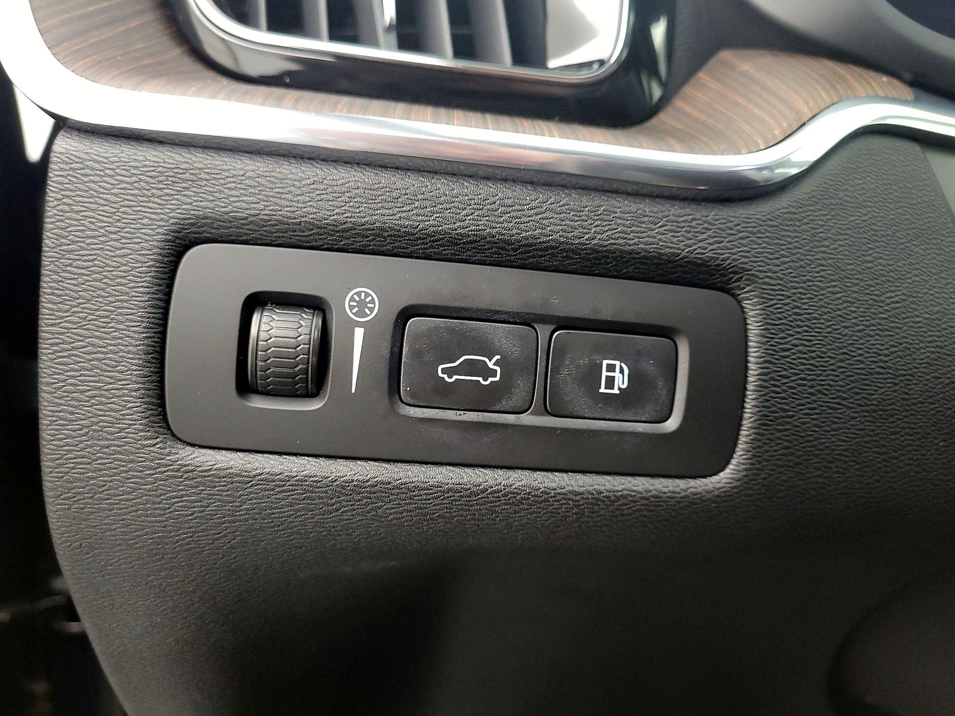 Thumbnail: 2022 Volvo XC60 - 13