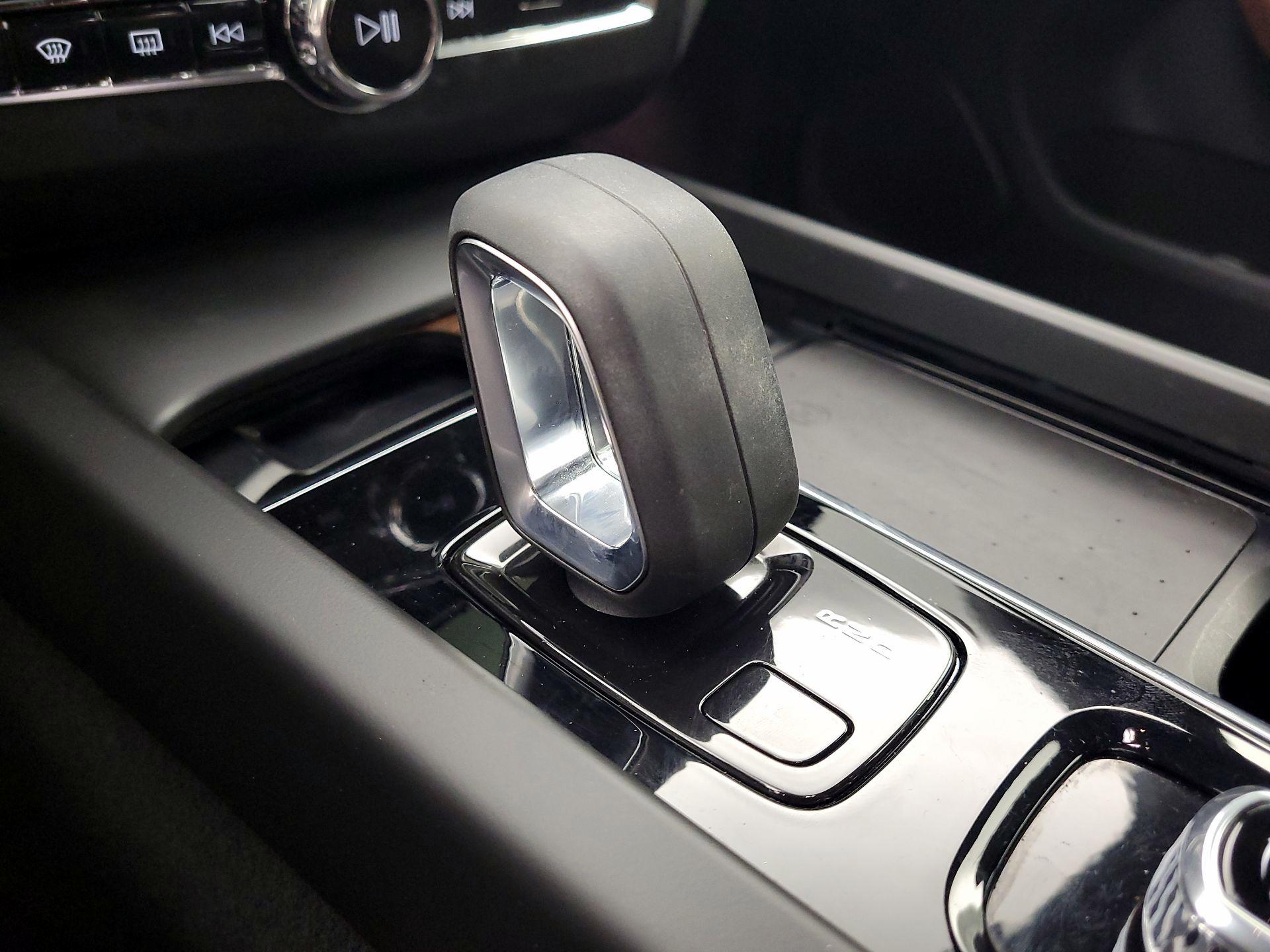 Thumbnail: 2022 Volvo XC60 - 18