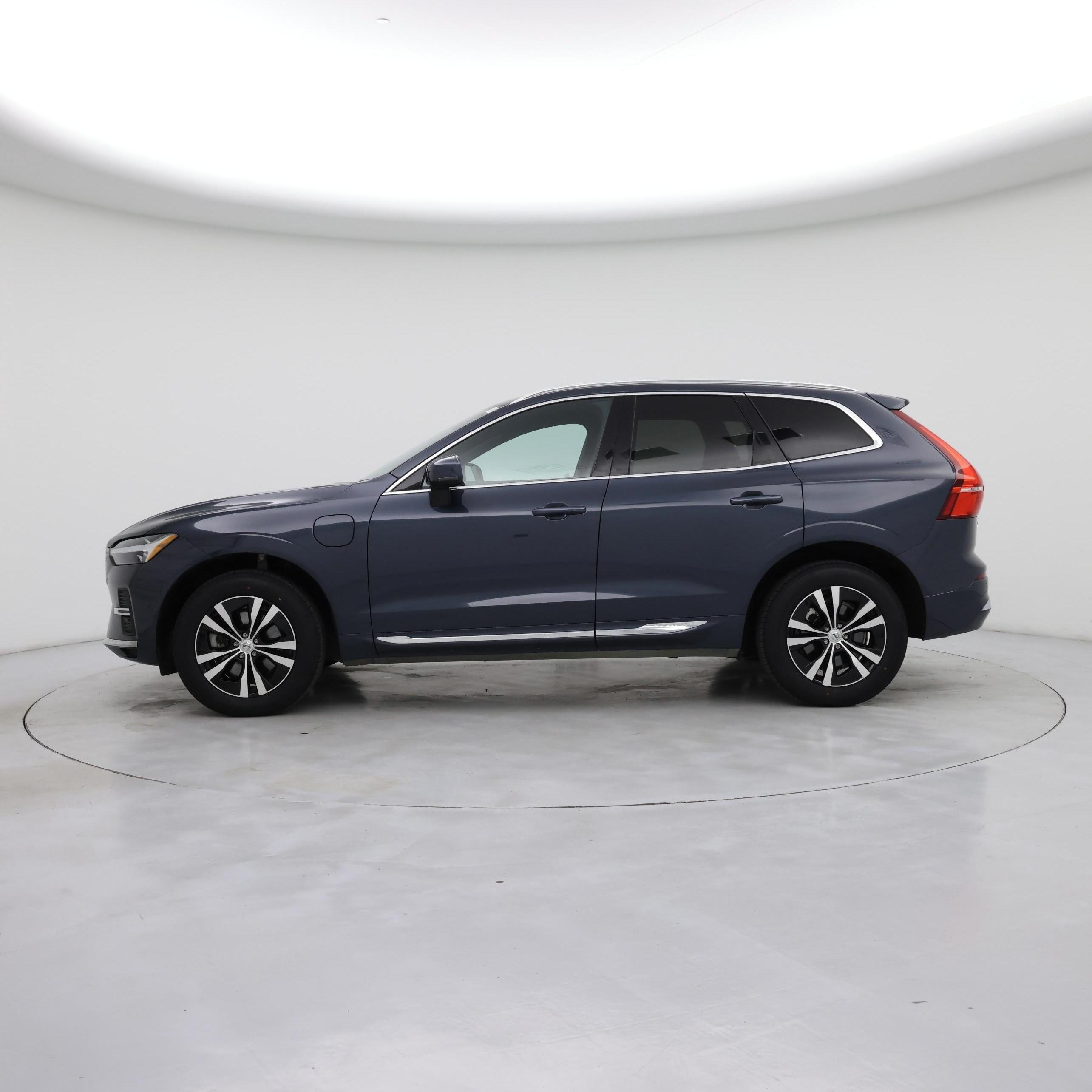Thumbnail: 2022 Volvo XC60 - 3