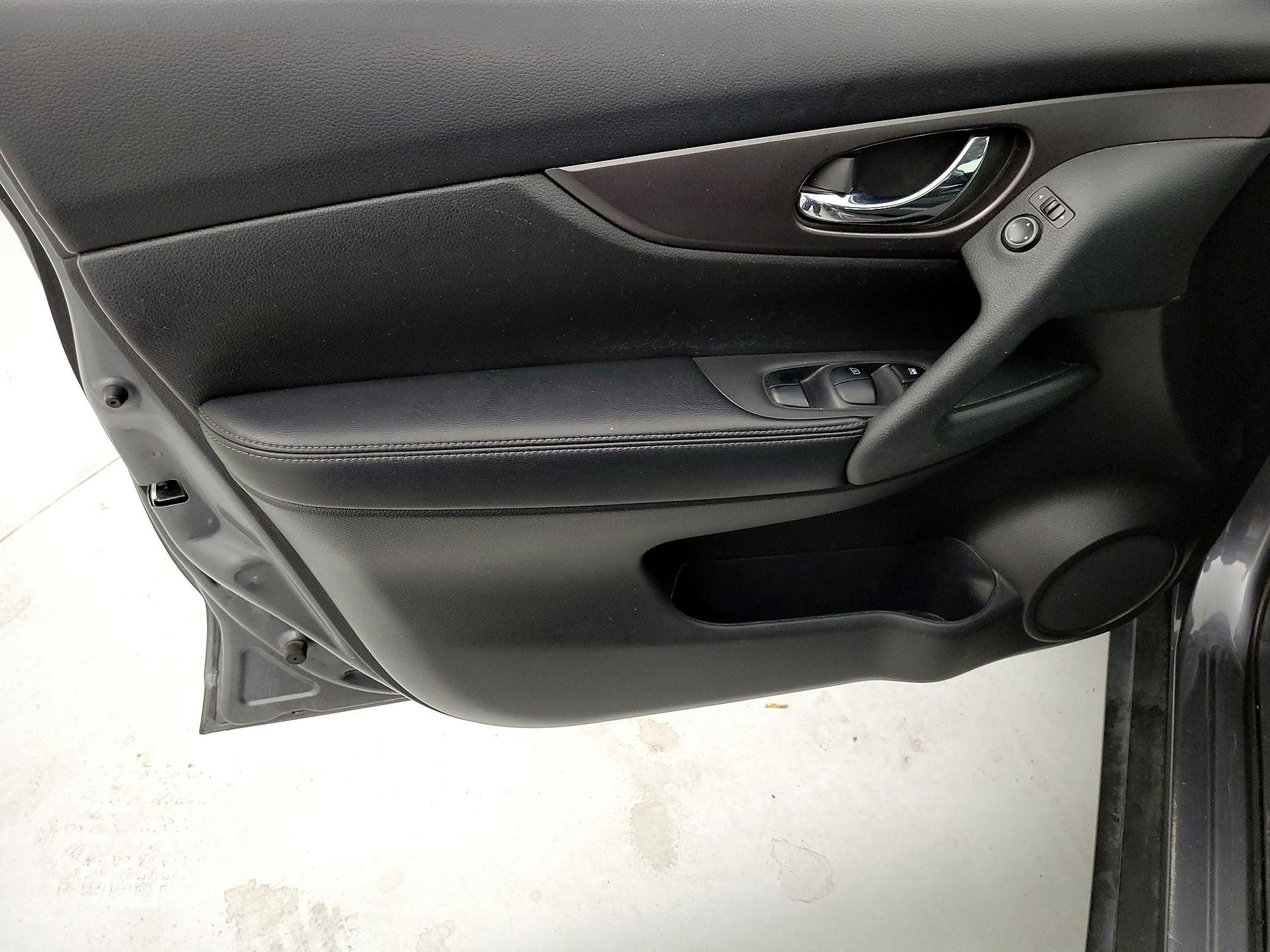 Thumbnail: 2016 Nissan Rogue - 12