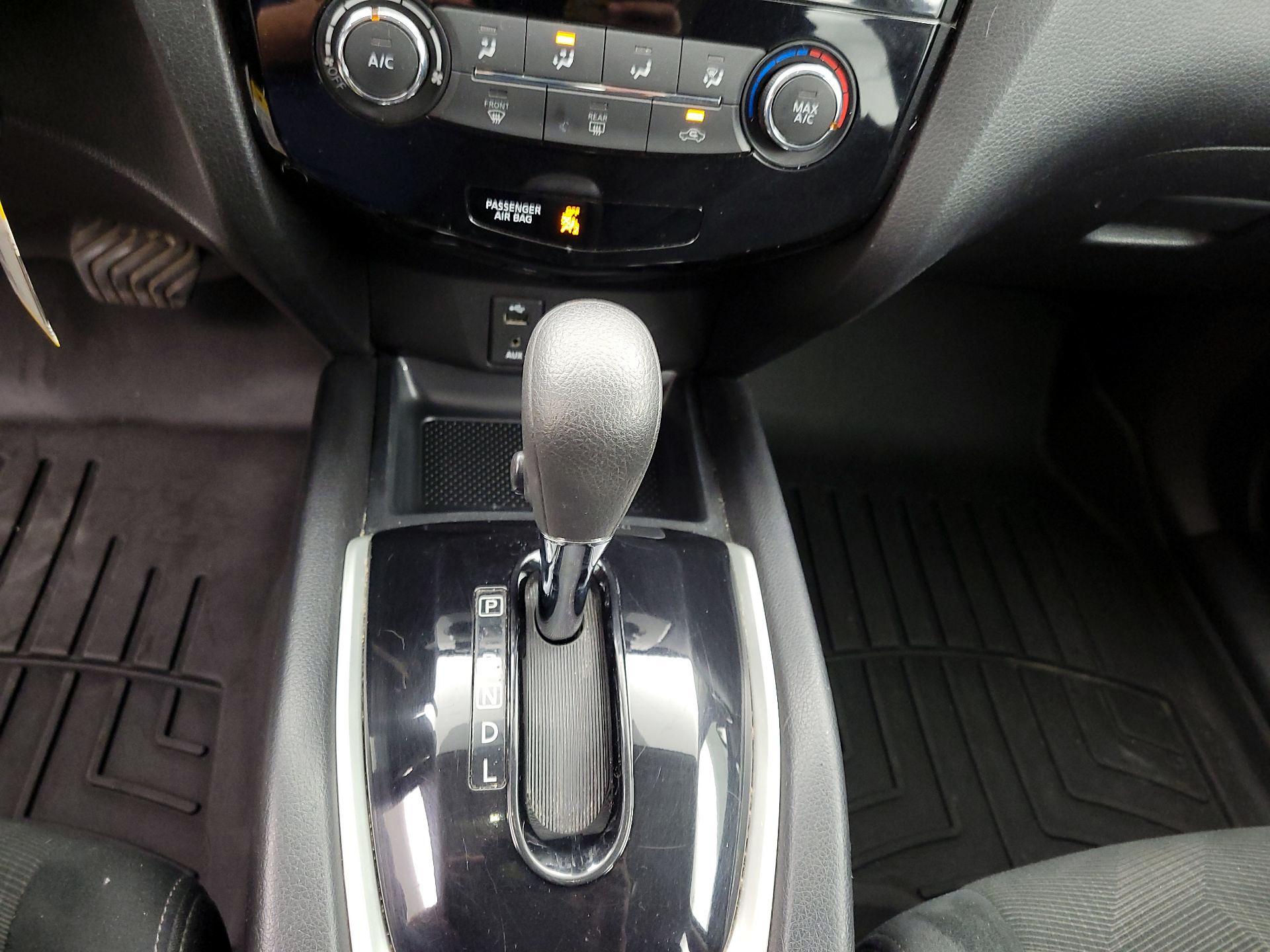 Thumbnail: 2016 Nissan Rogue - 17