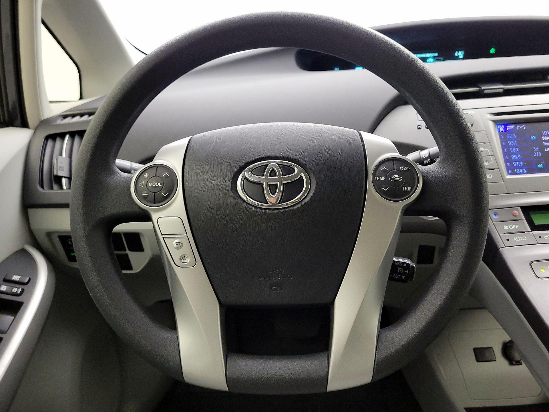 Thumbnail: 2014 Toyota Prius - 10