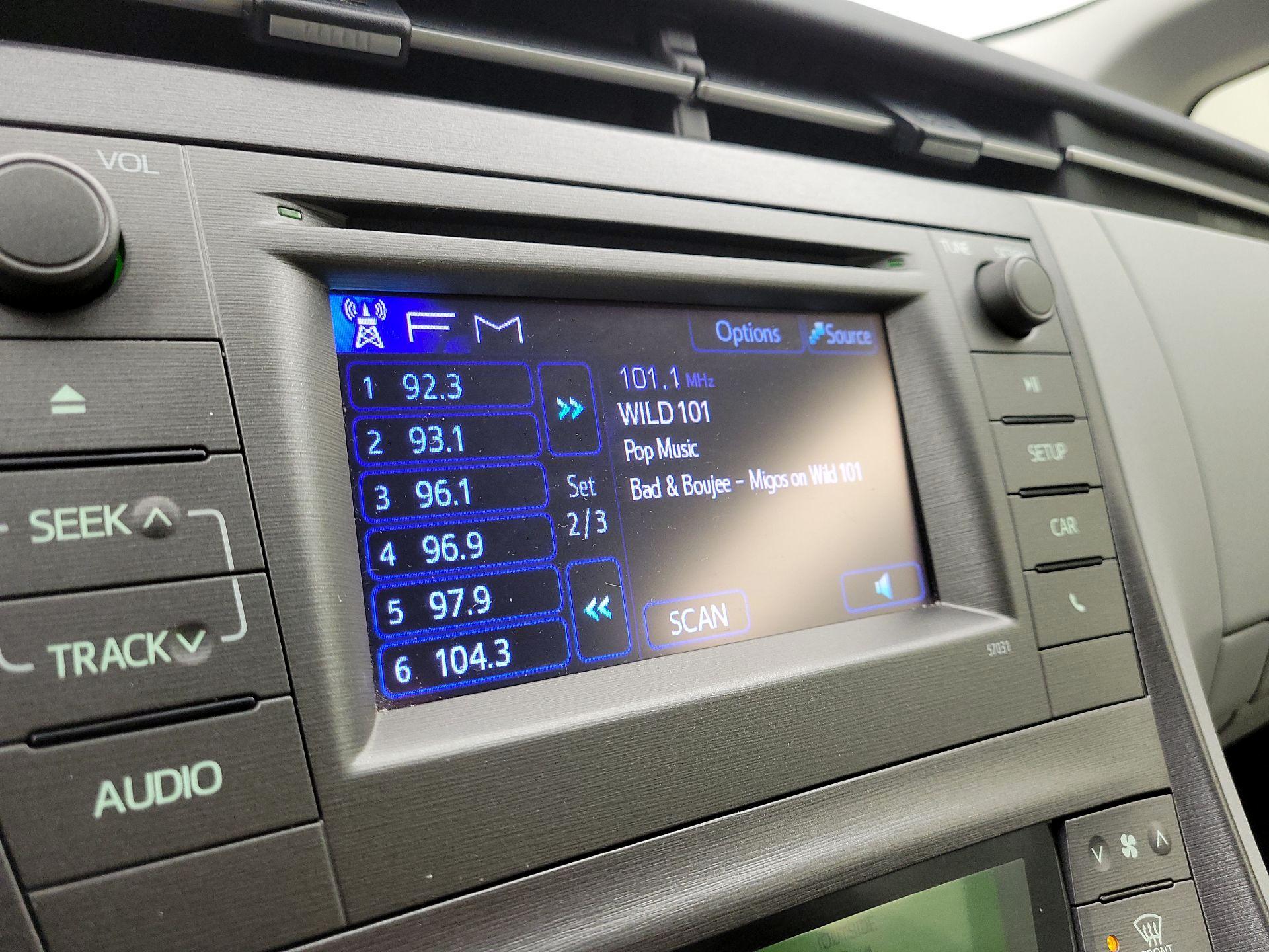 Thumbnail: 2014 Toyota Prius - 14