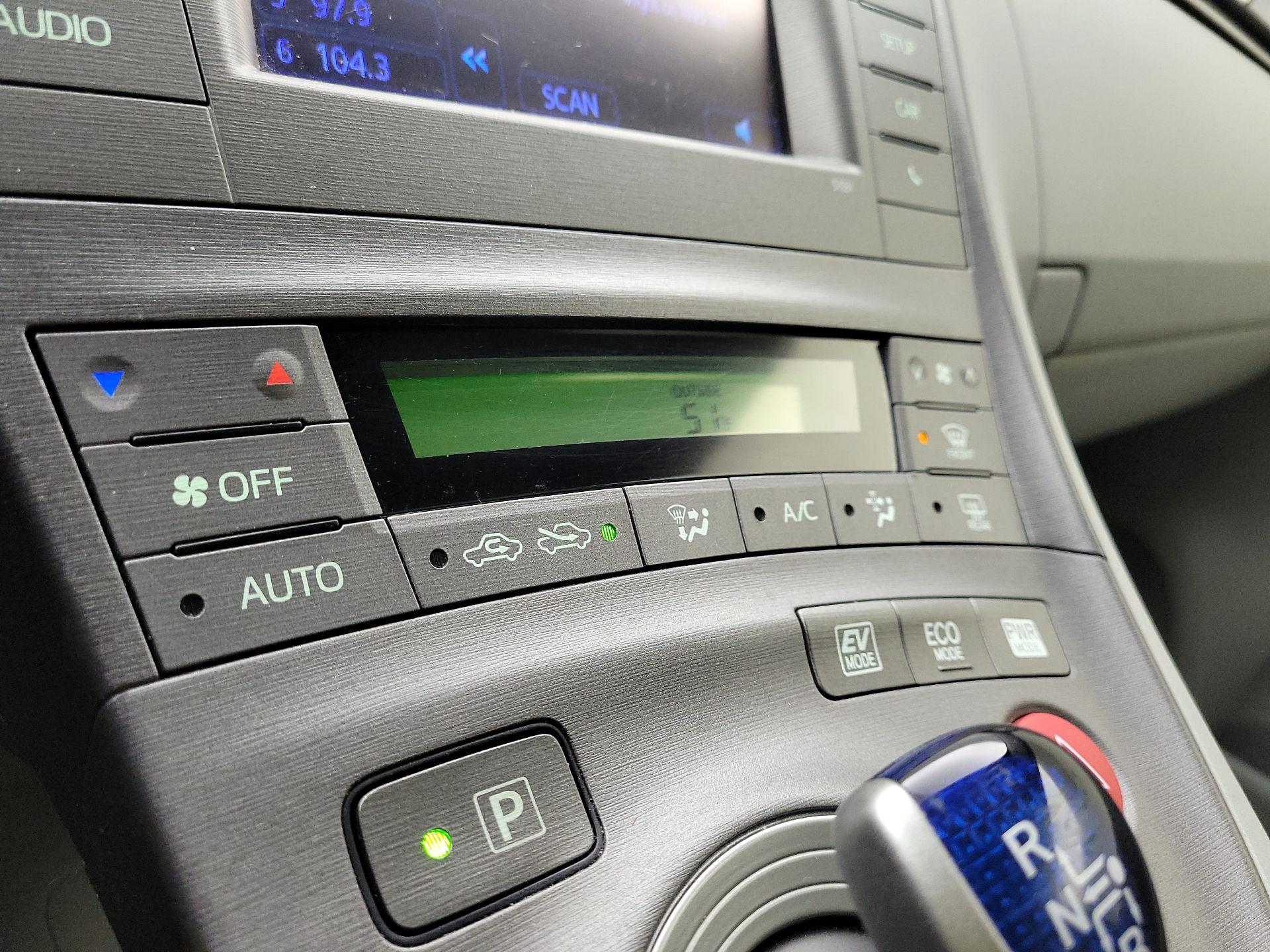 Thumbnail: 2014 Toyota Prius - 15