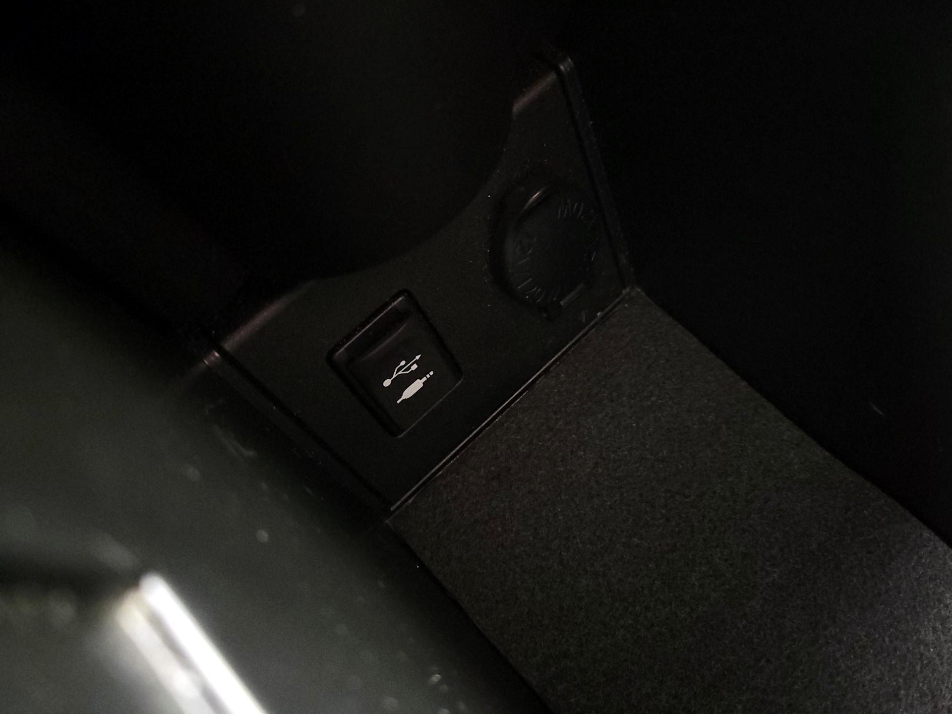 Thumbnail: 2014 Toyota Prius - 17