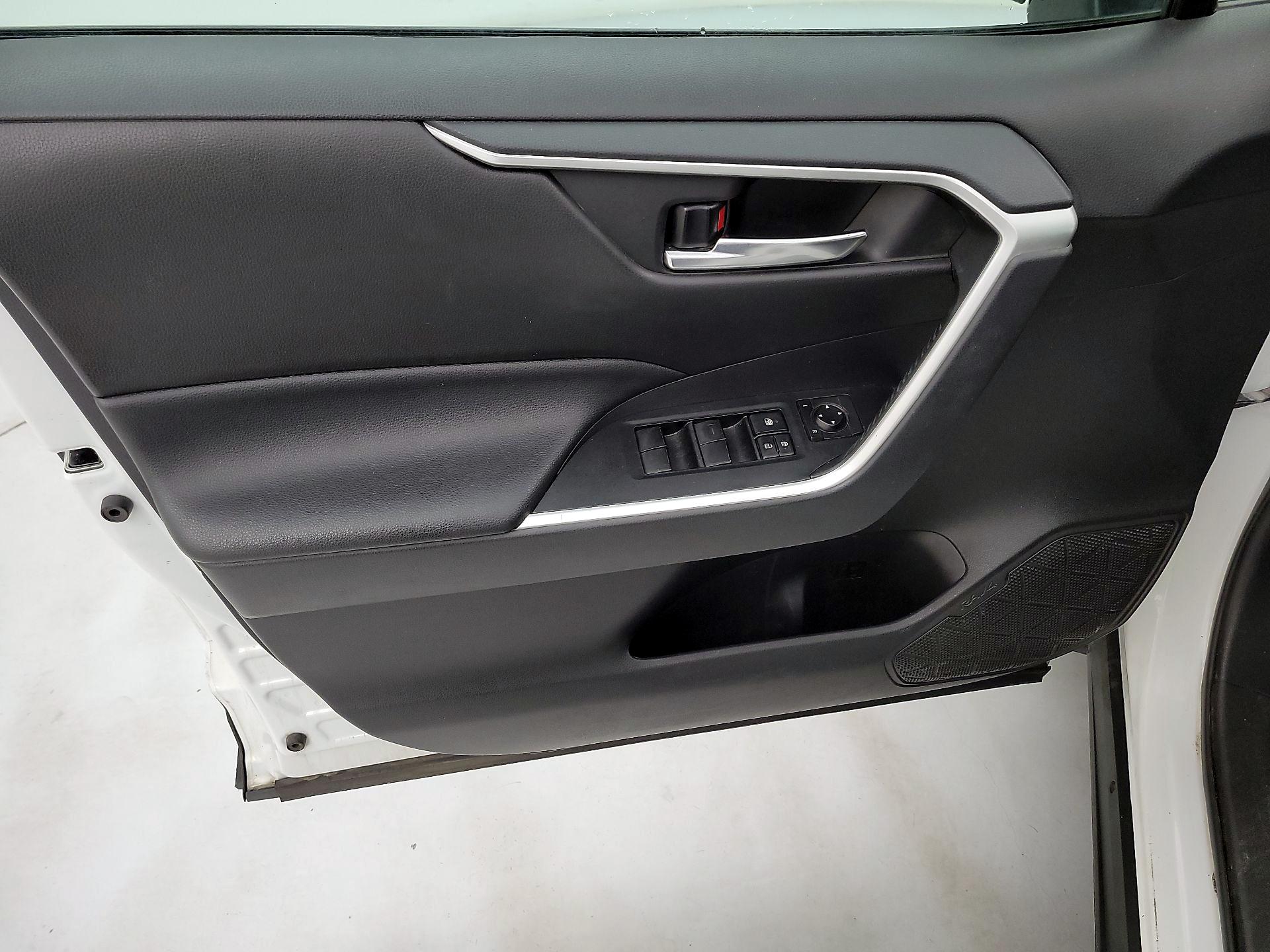 Thumbnail: 2021 Toyota RAV4 - 12