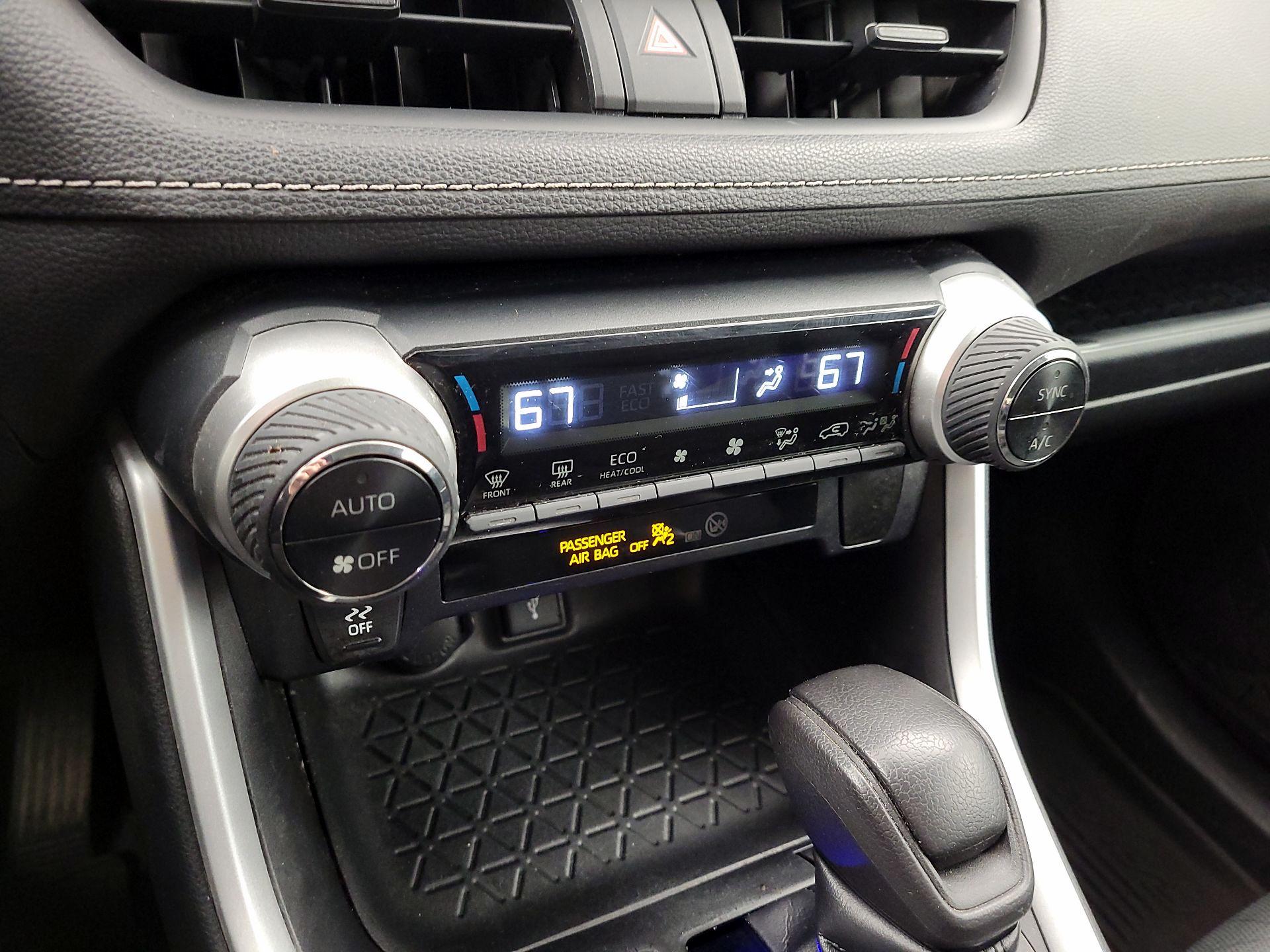 Thumbnail: 2021 Toyota RAV4 - 16