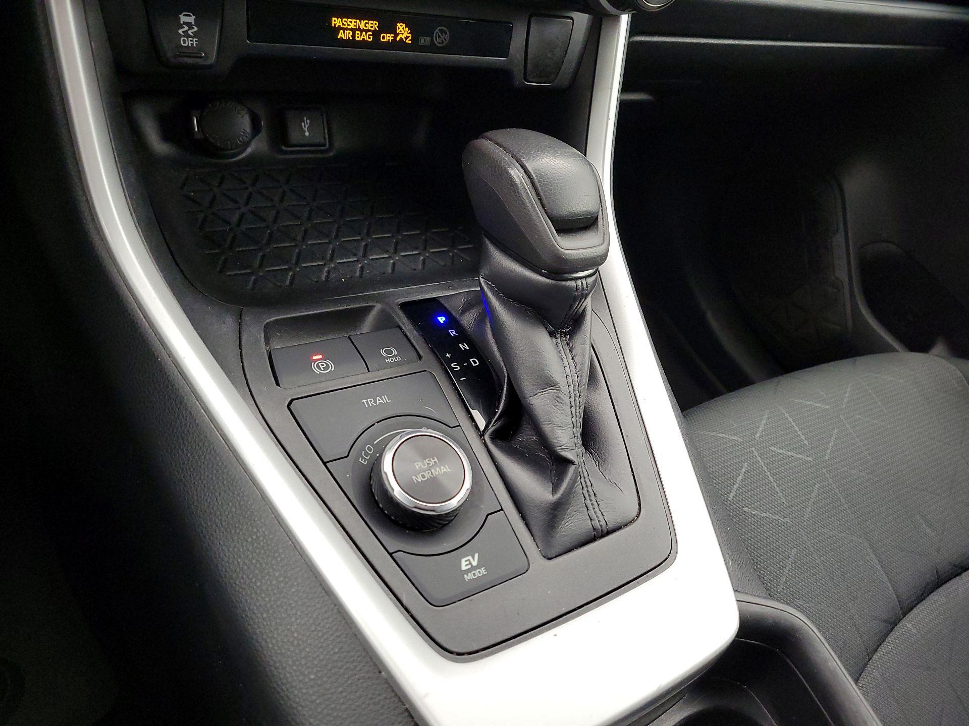 Thumbnail: 2021 Toyota RAV4 - 17