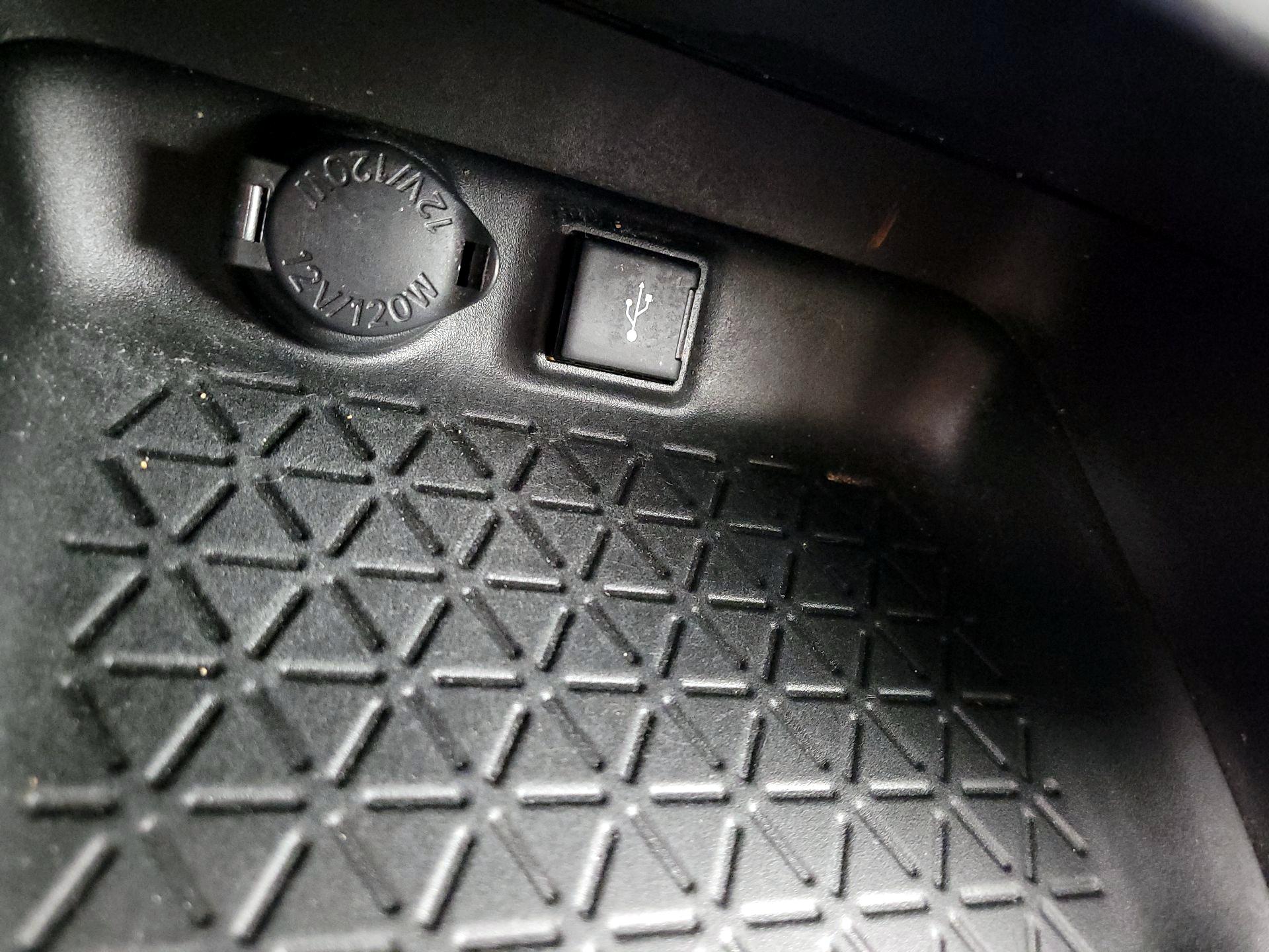 Thumbnail: 2021 Toyota RAV4 - 18