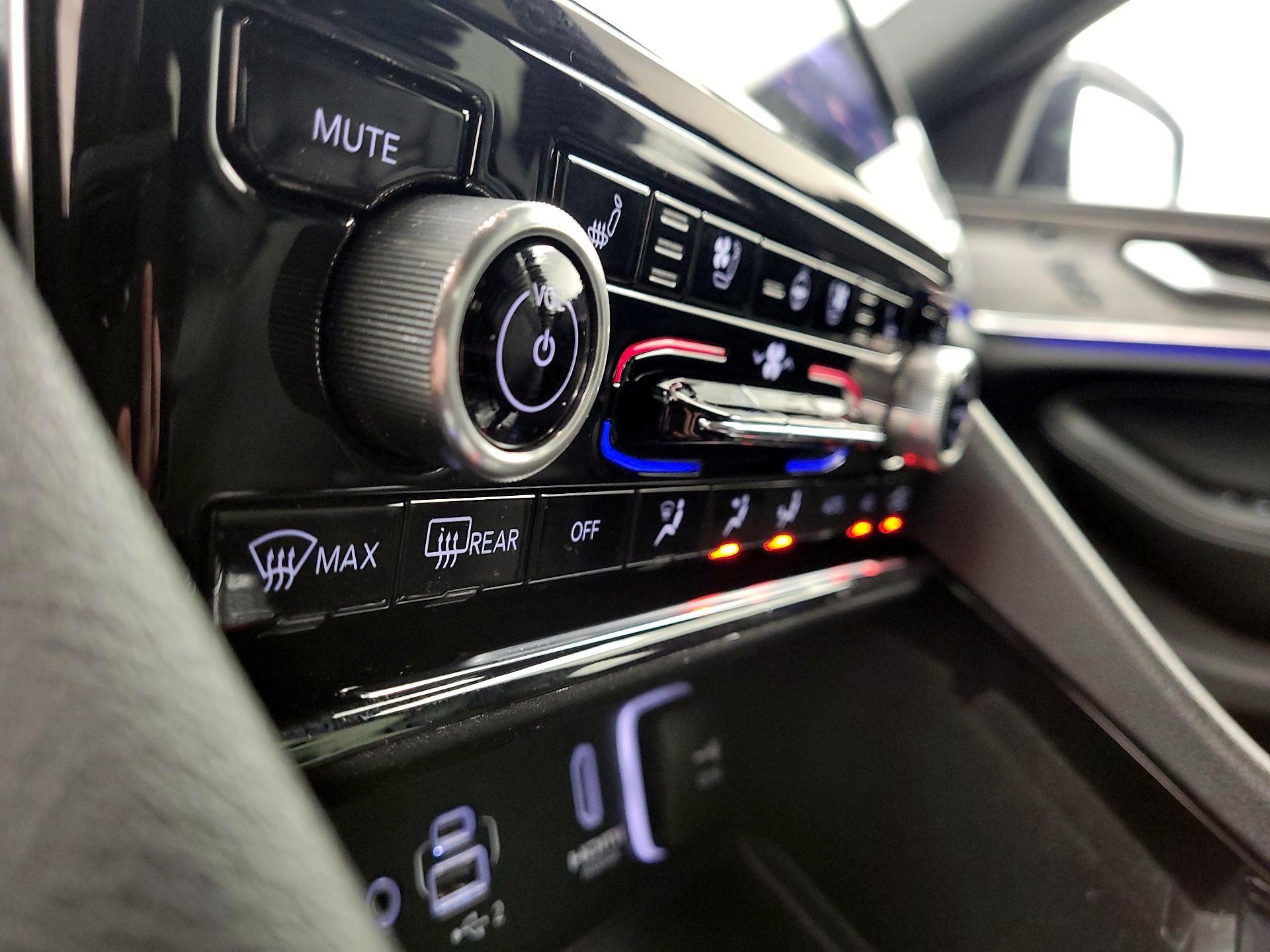 Thumbnail: 2022 Jeep Grand Cherokee - 17