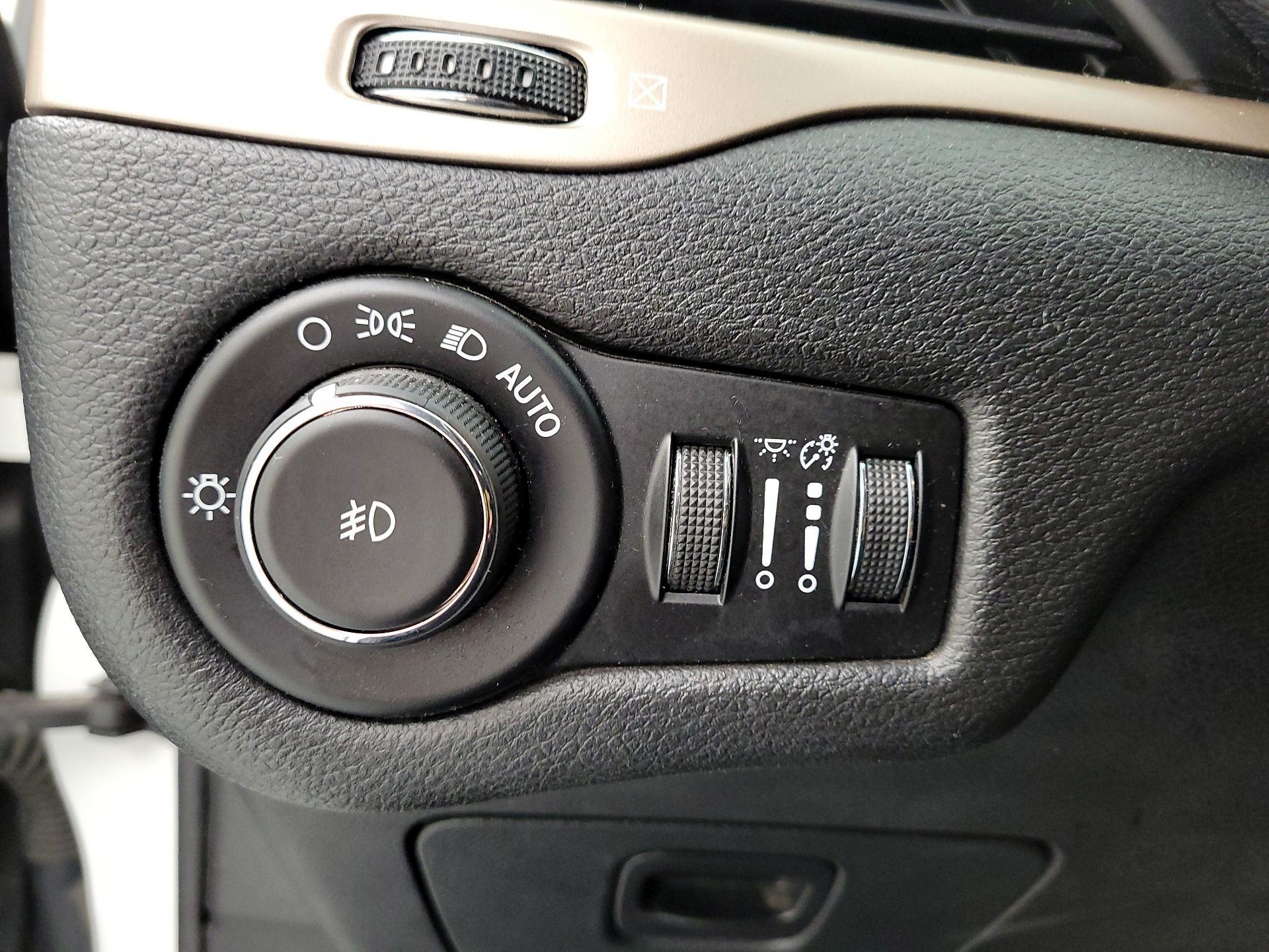 Thumbnail: 2015 Jeep Cherokee - 13