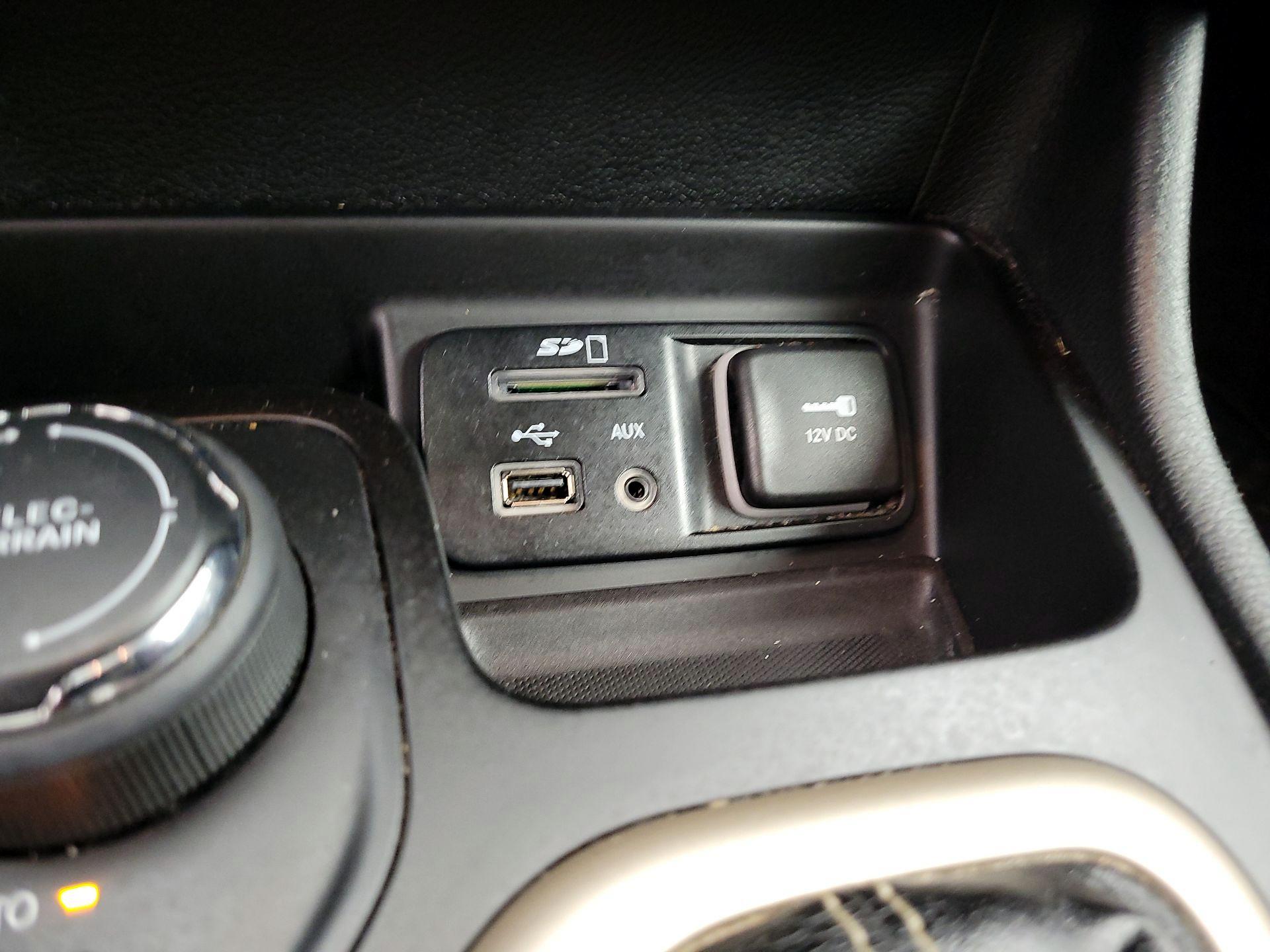 Thumbnail: 2015 Jeep Cherokee - 18