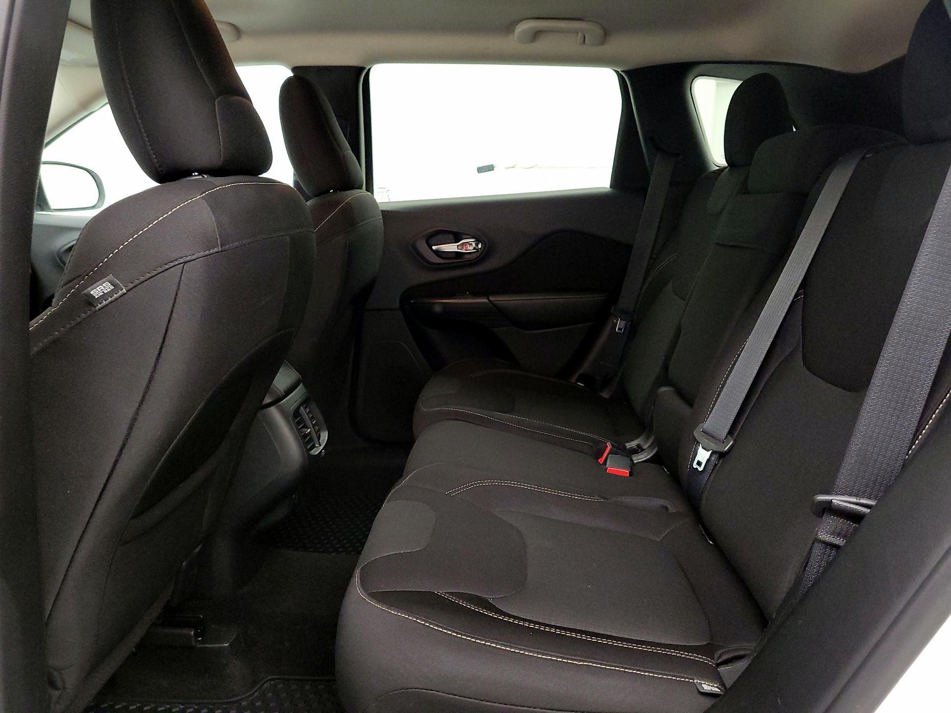 Thumbnail: 2015 Jeep Cherokee - 19