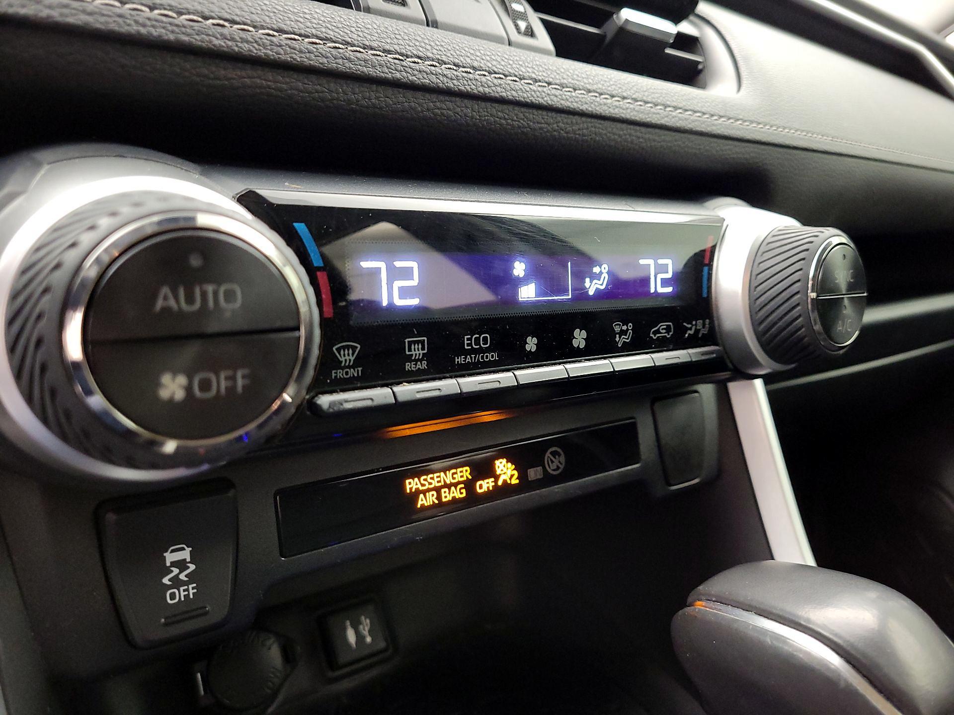 Thumbnail: 2019 Toyota RAV4 - 16