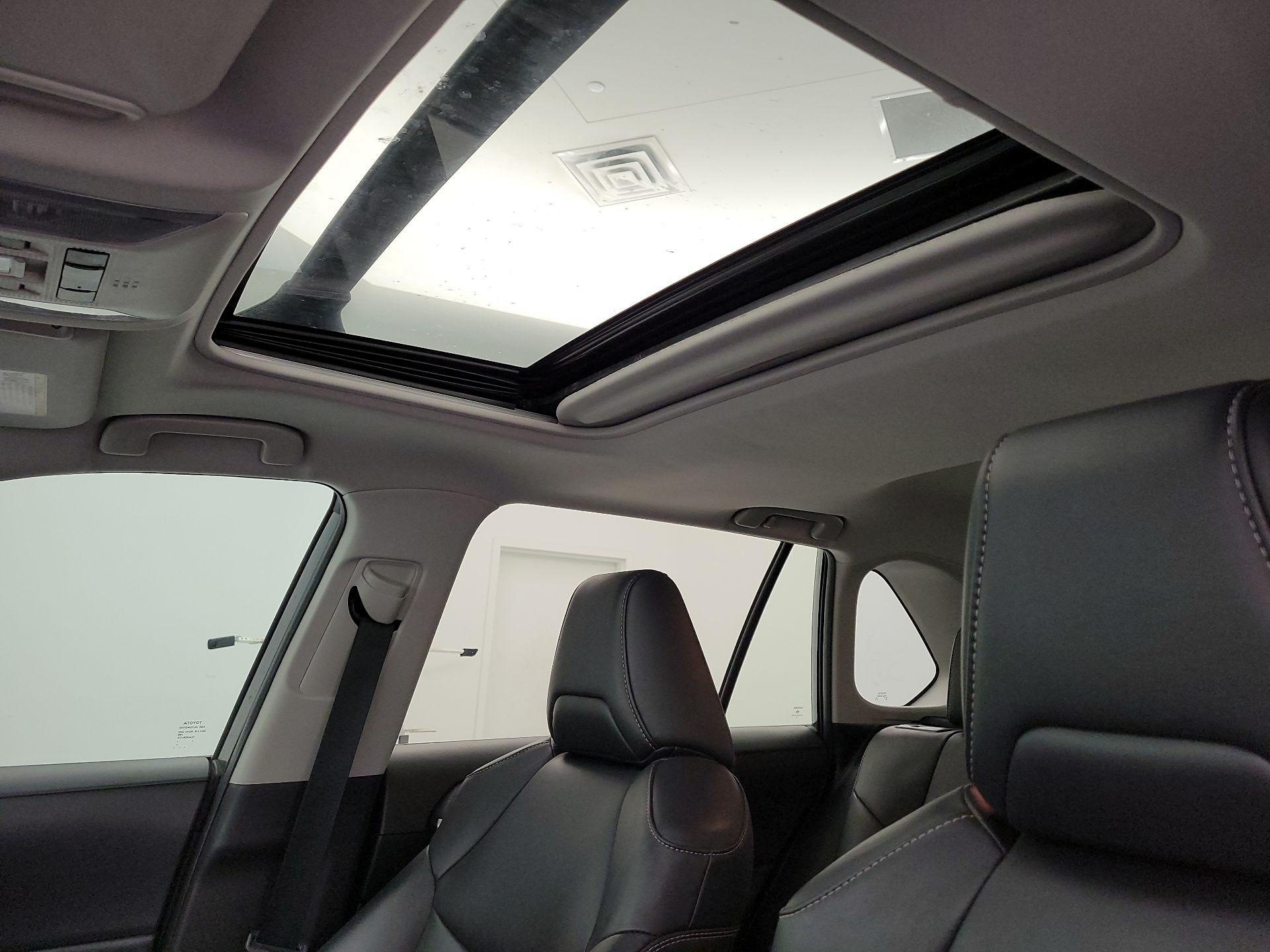 Thumbnail: 2019 Toyota RAV4 - 19