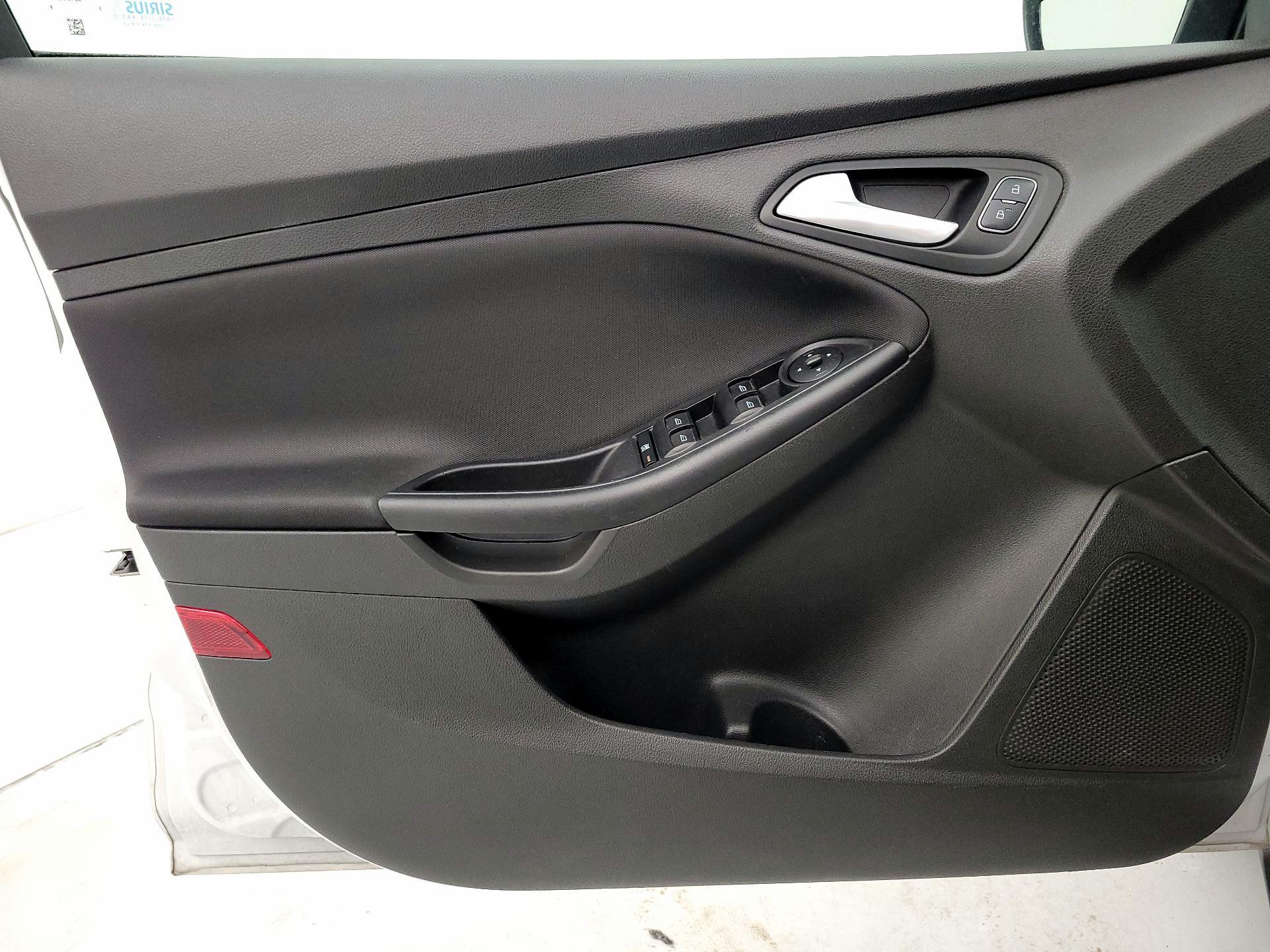 Thumbnail: 2017 Ford Focus - 12