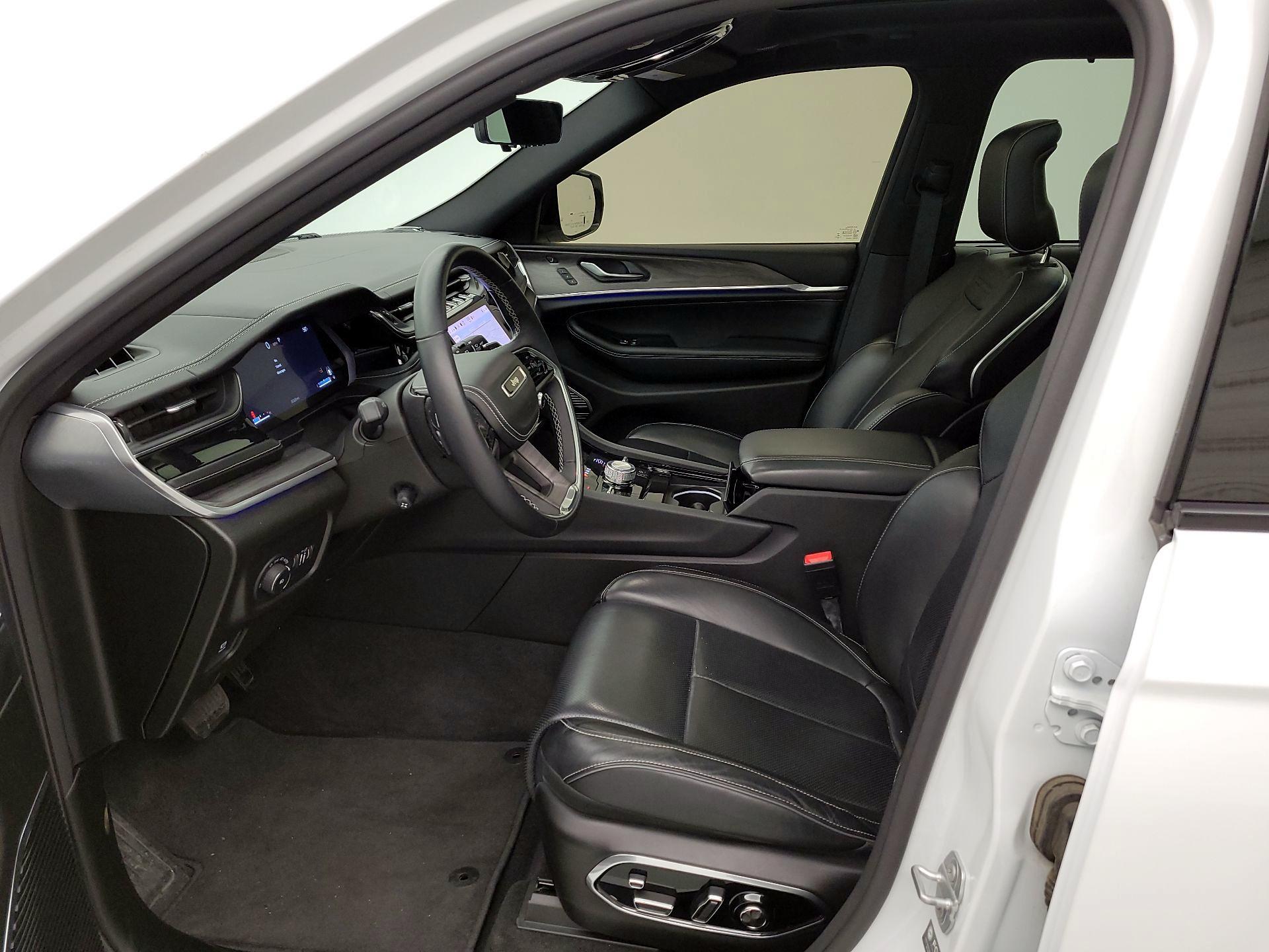 Thumbnail: 2022 Jeep Grand Cherokee - 11