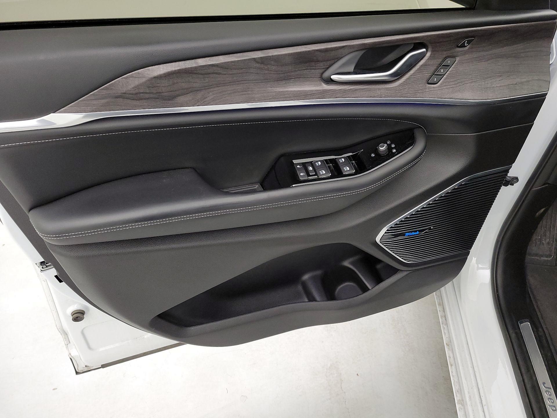 Thumbnail: 2022 Jeep Grand Cherokee - 12