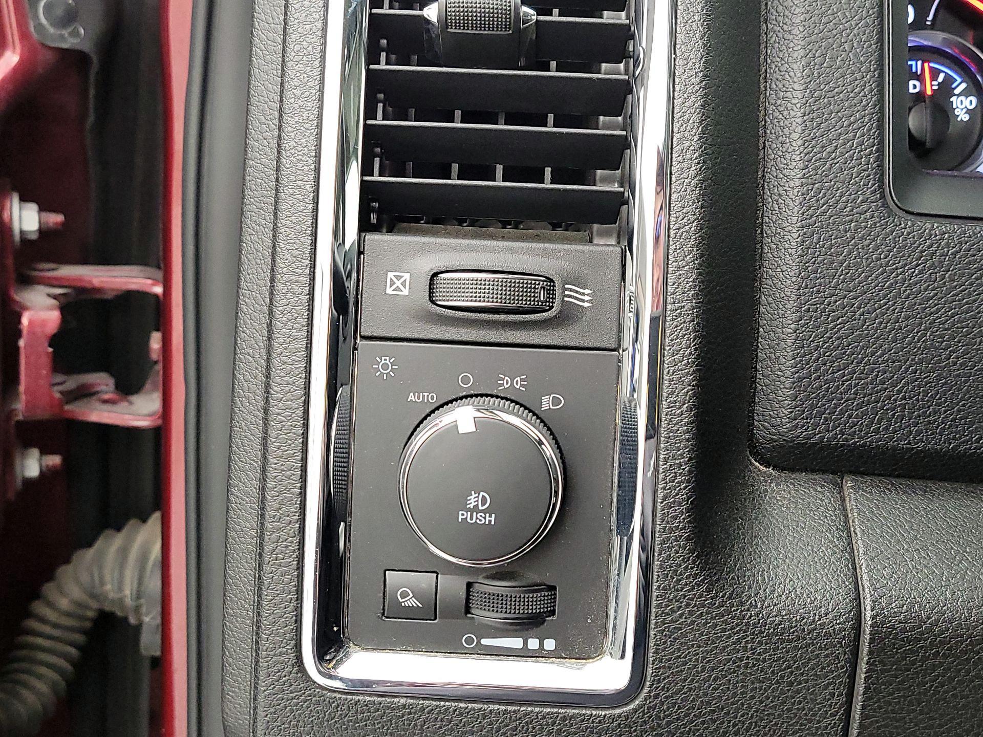 Thumbnail: 2019 RAM 1500 Classic - 13