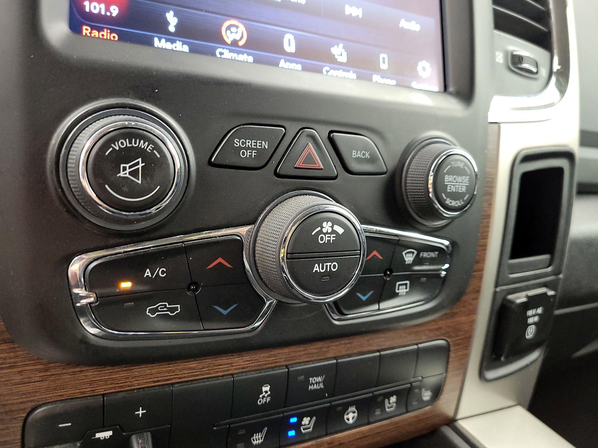 Thumbnail: 2019 RAM 1500 Classic - 16