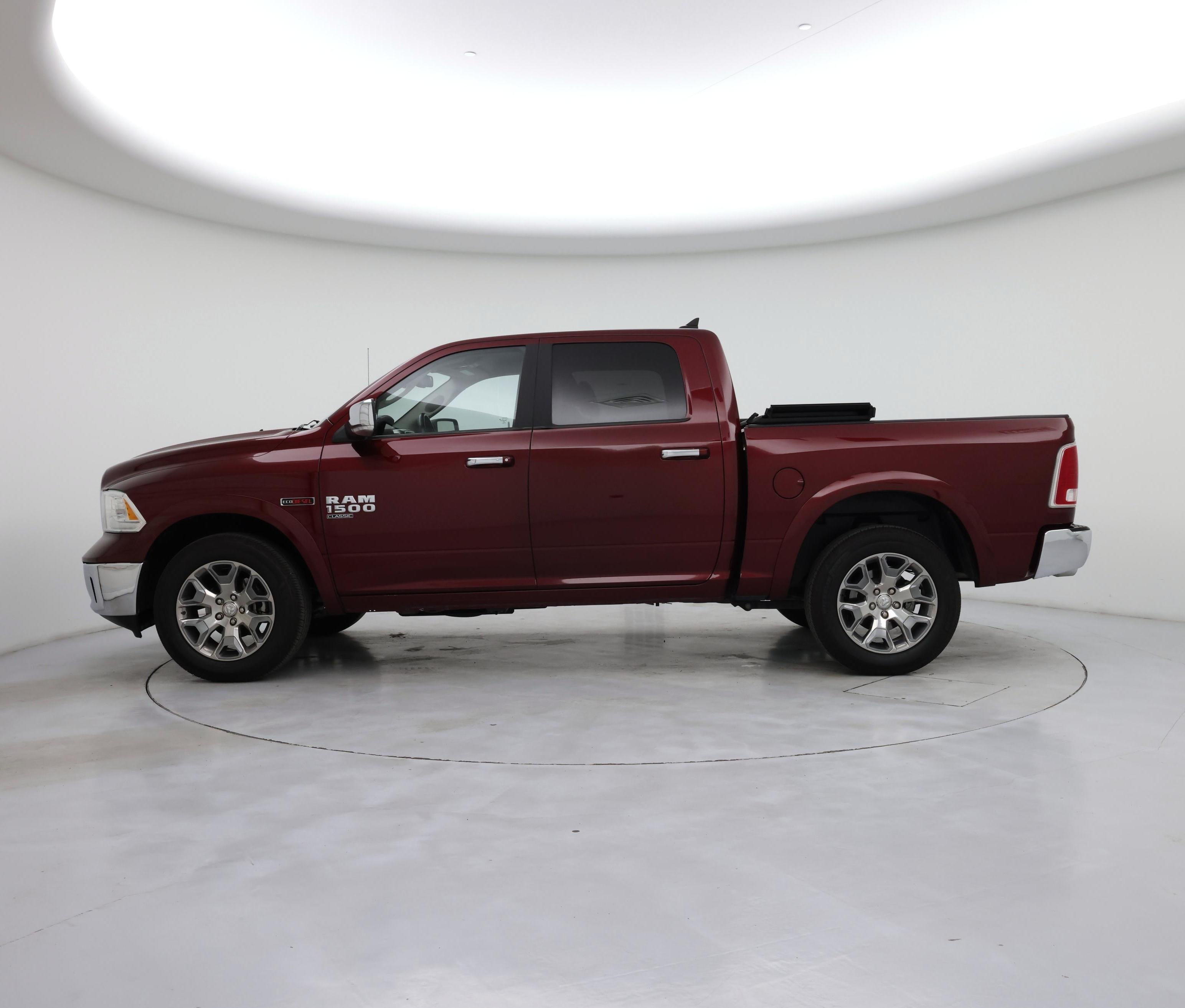 Thumbnail: 2019 RAM 1500 Classic - 3