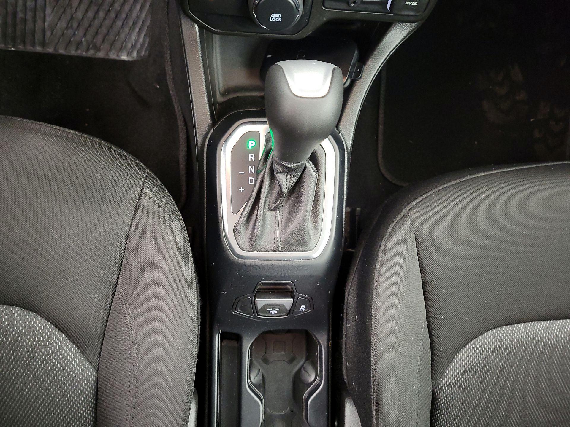 Thumbnail: 2018 Jeep Renegade - 17