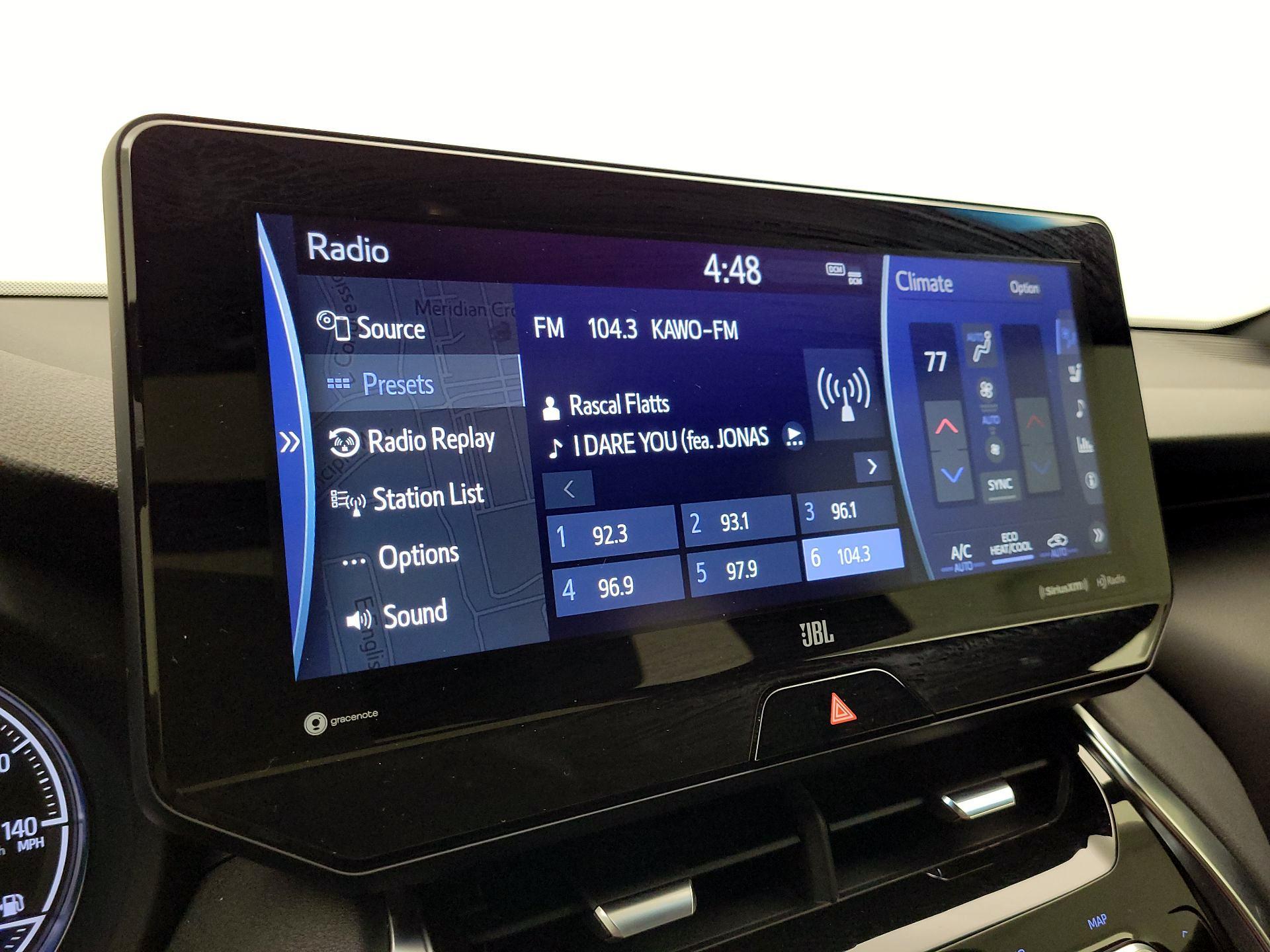 Thumbnail: 2021 Toyota Venza - 16