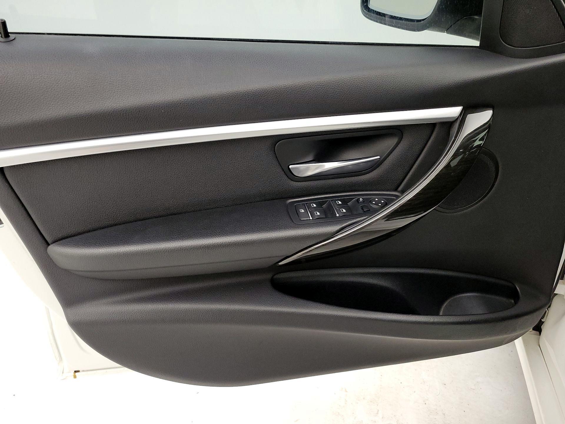 Thumbnail: 2018 BMW 3 Series - 12