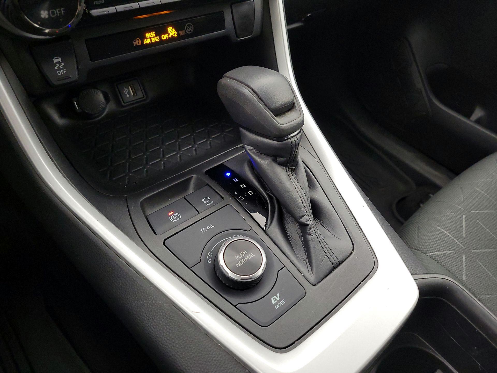 Thumbnail: 2023 Toyota RAV4 - 17