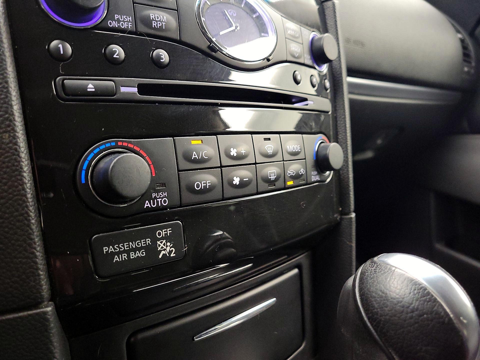 Thumbnail: 2016 INFINITI QX70 - 16