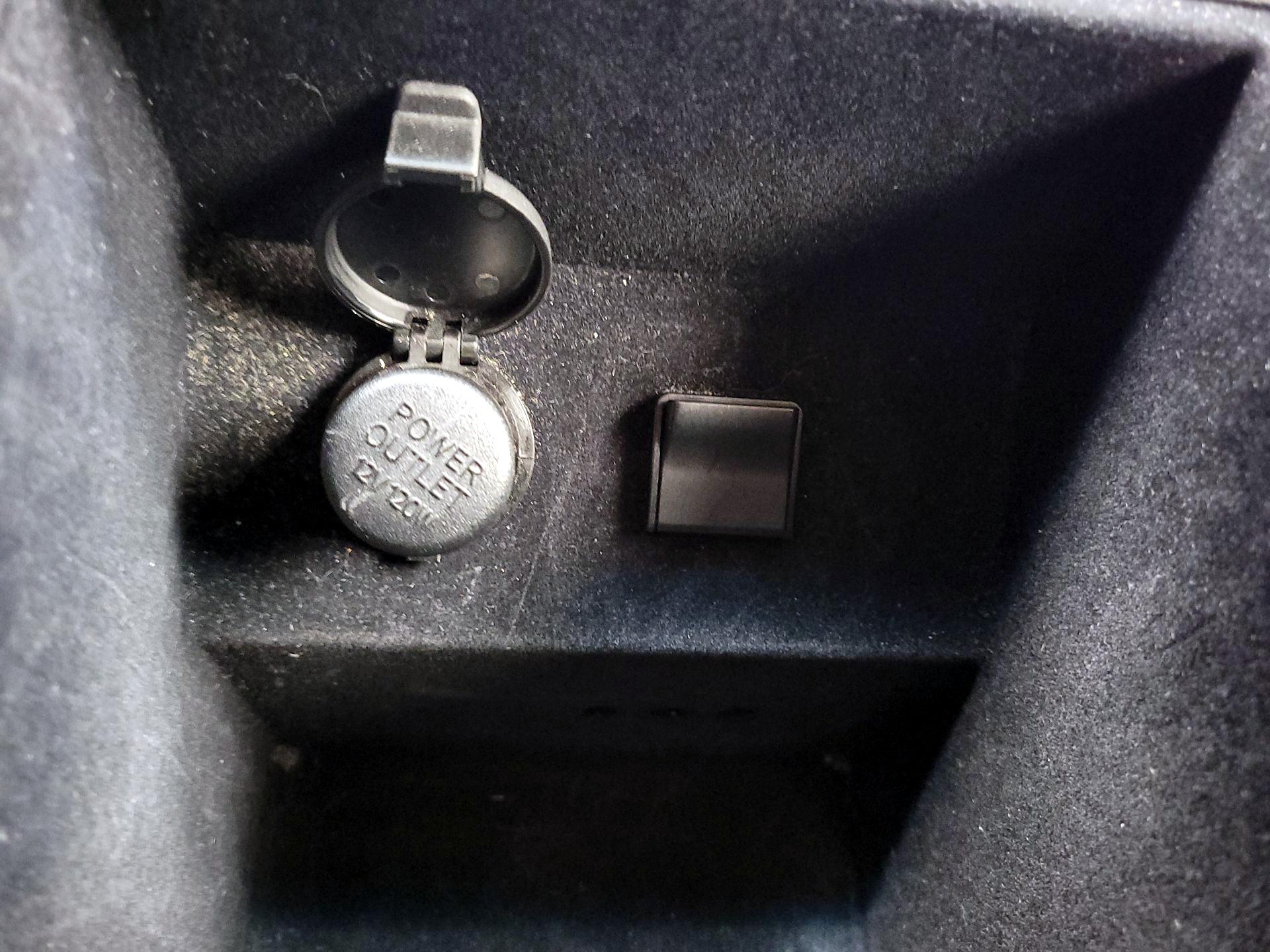 Thumbnail: 2016 INFINITI QX70 - 18