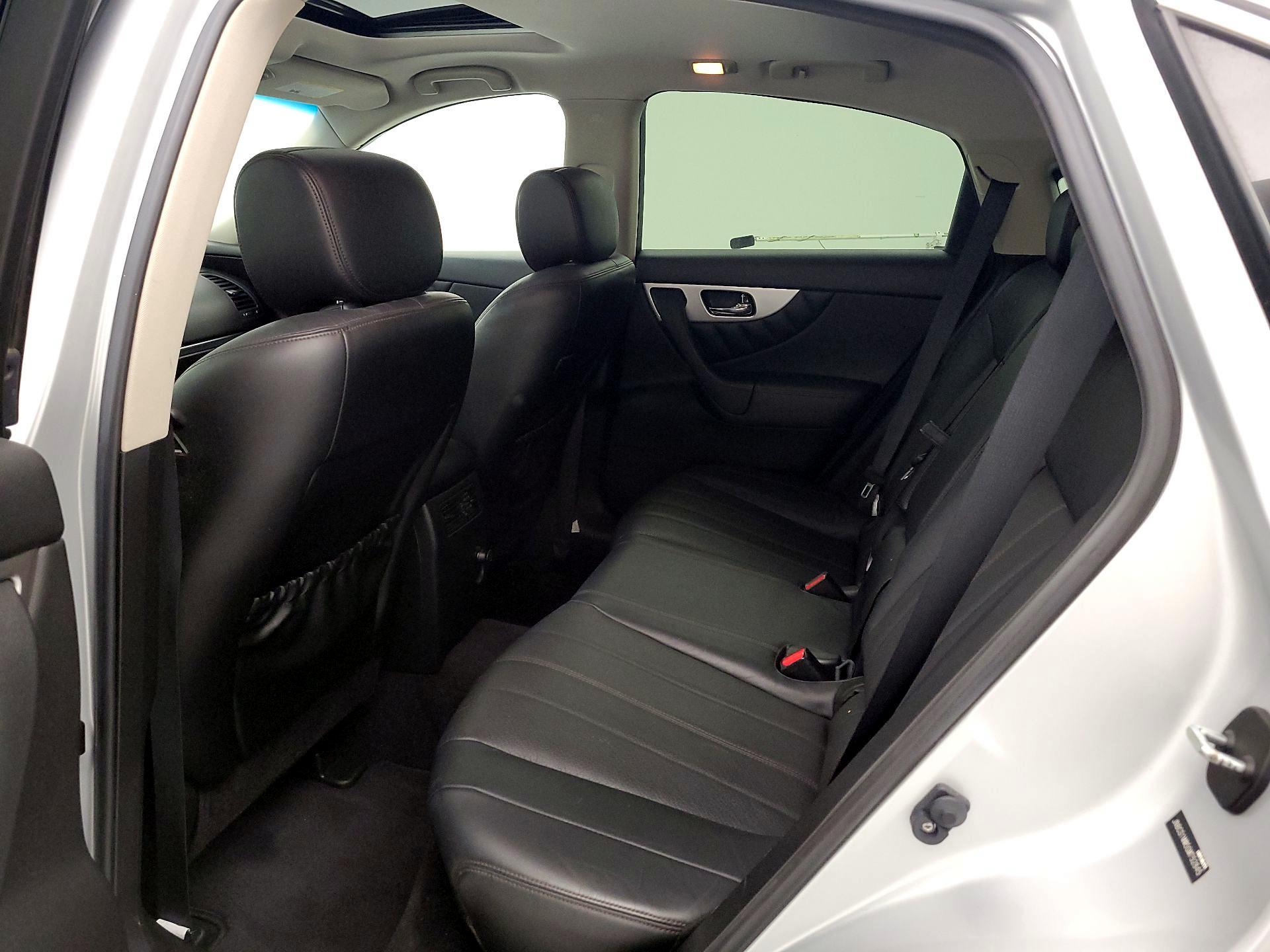 Thumbnail: 2016 INFINITI QX70 - 20