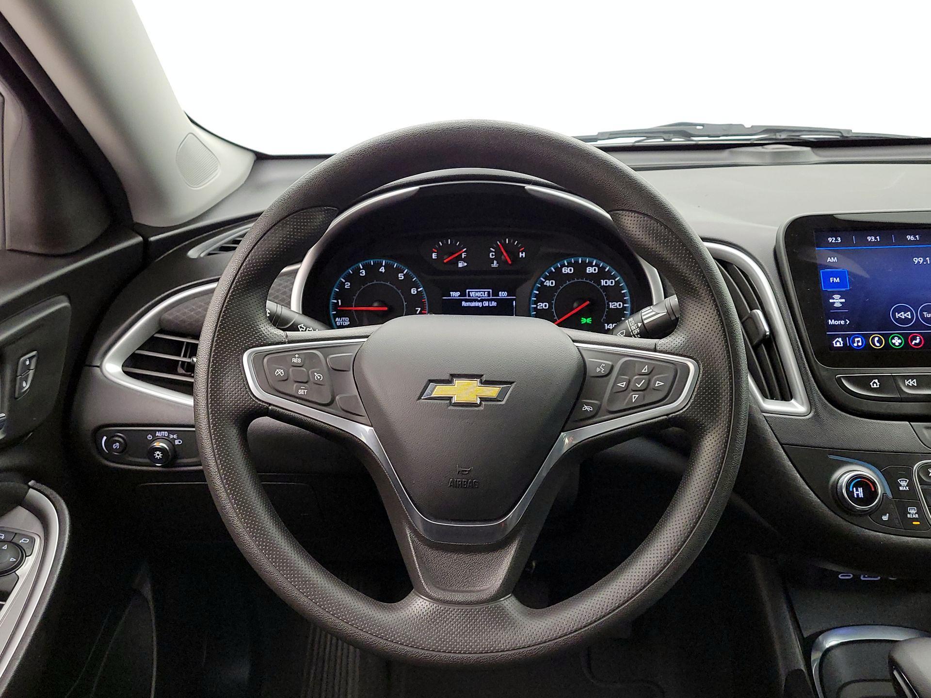 Thumbnail: 2022 Chevrolet Malibu - 10