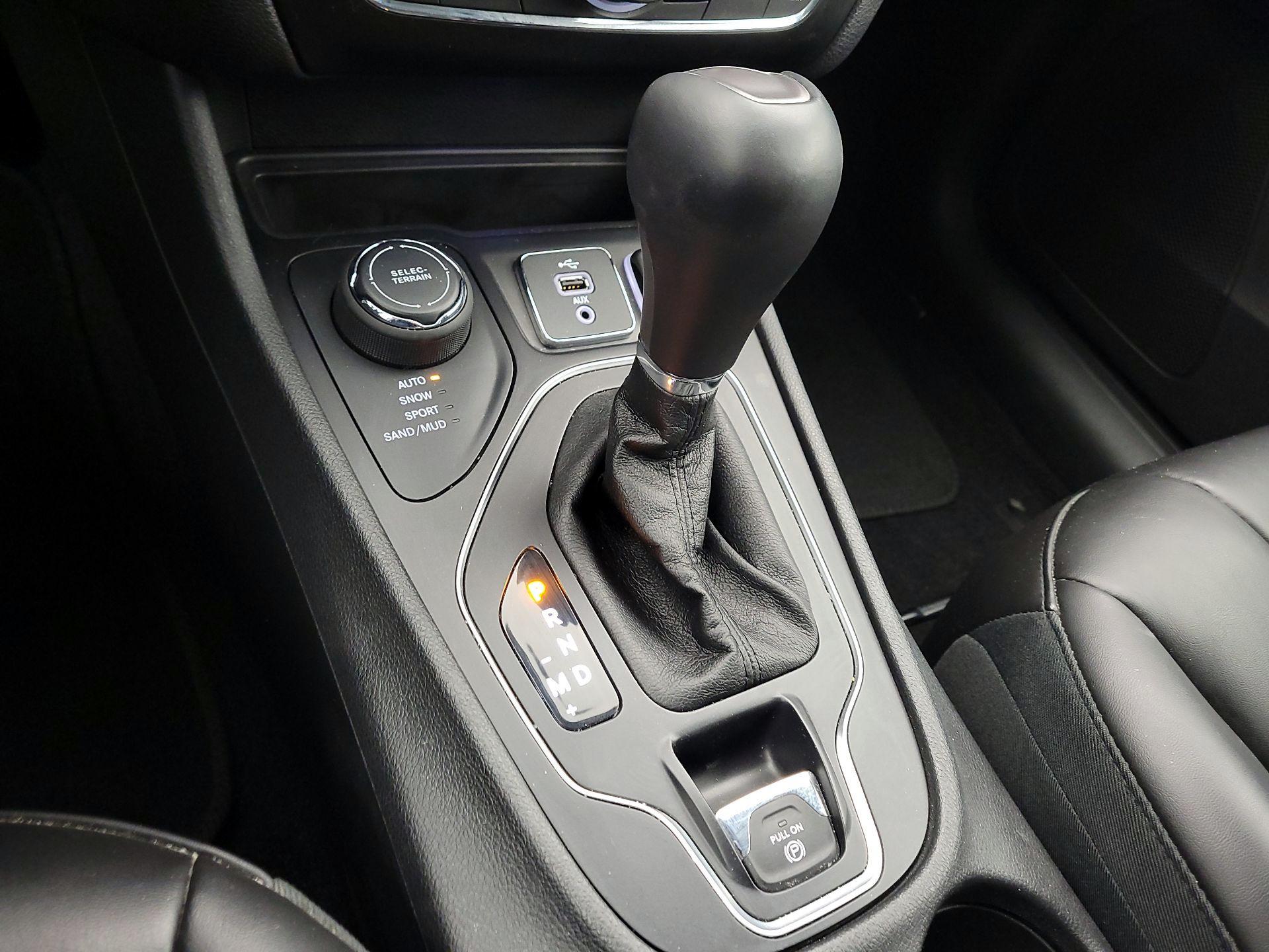 Thumbnail: 2019 Jeep Cherokee - 17