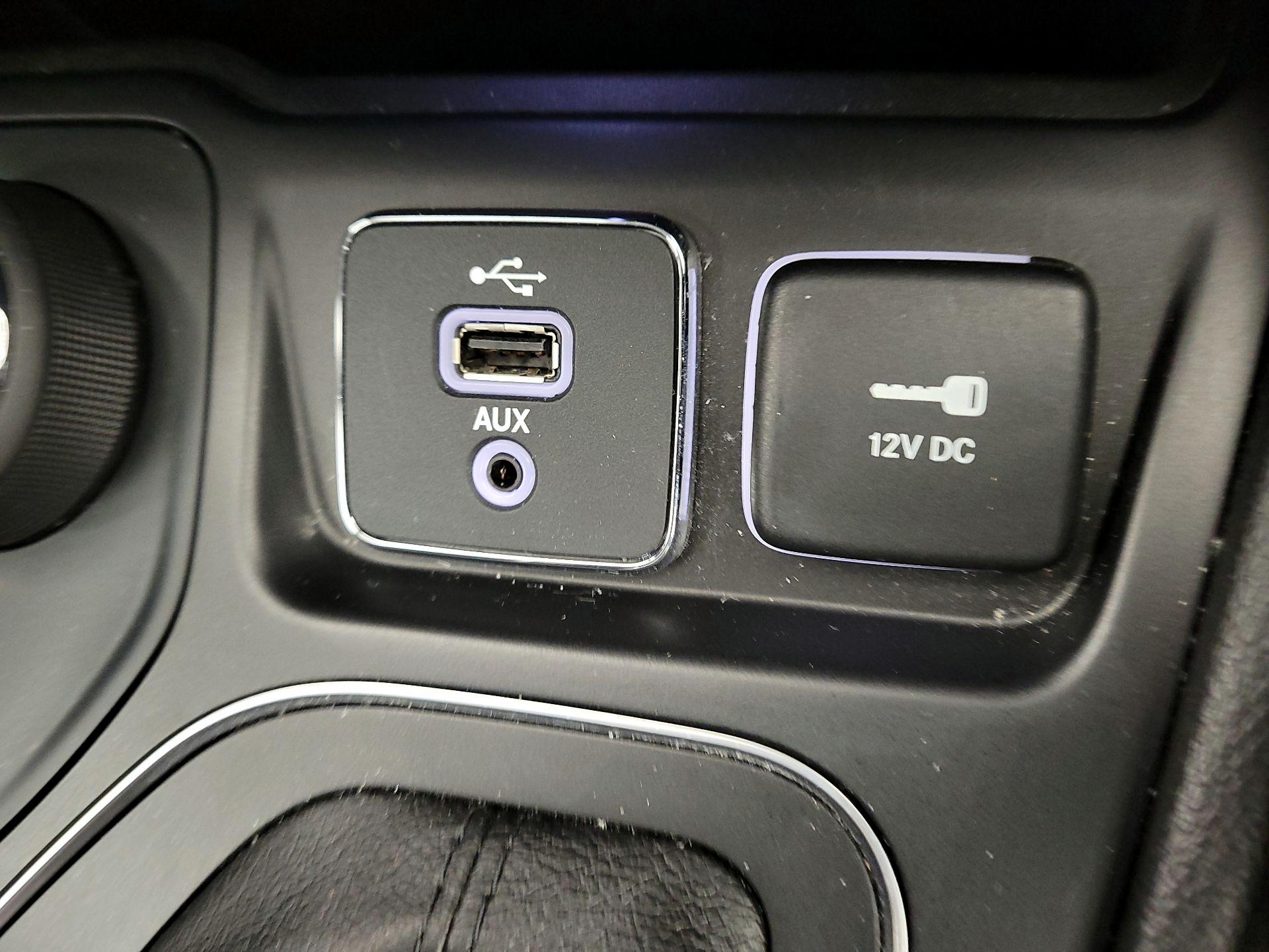 Thumbnail: 2019 Jeep Cherokee - 18