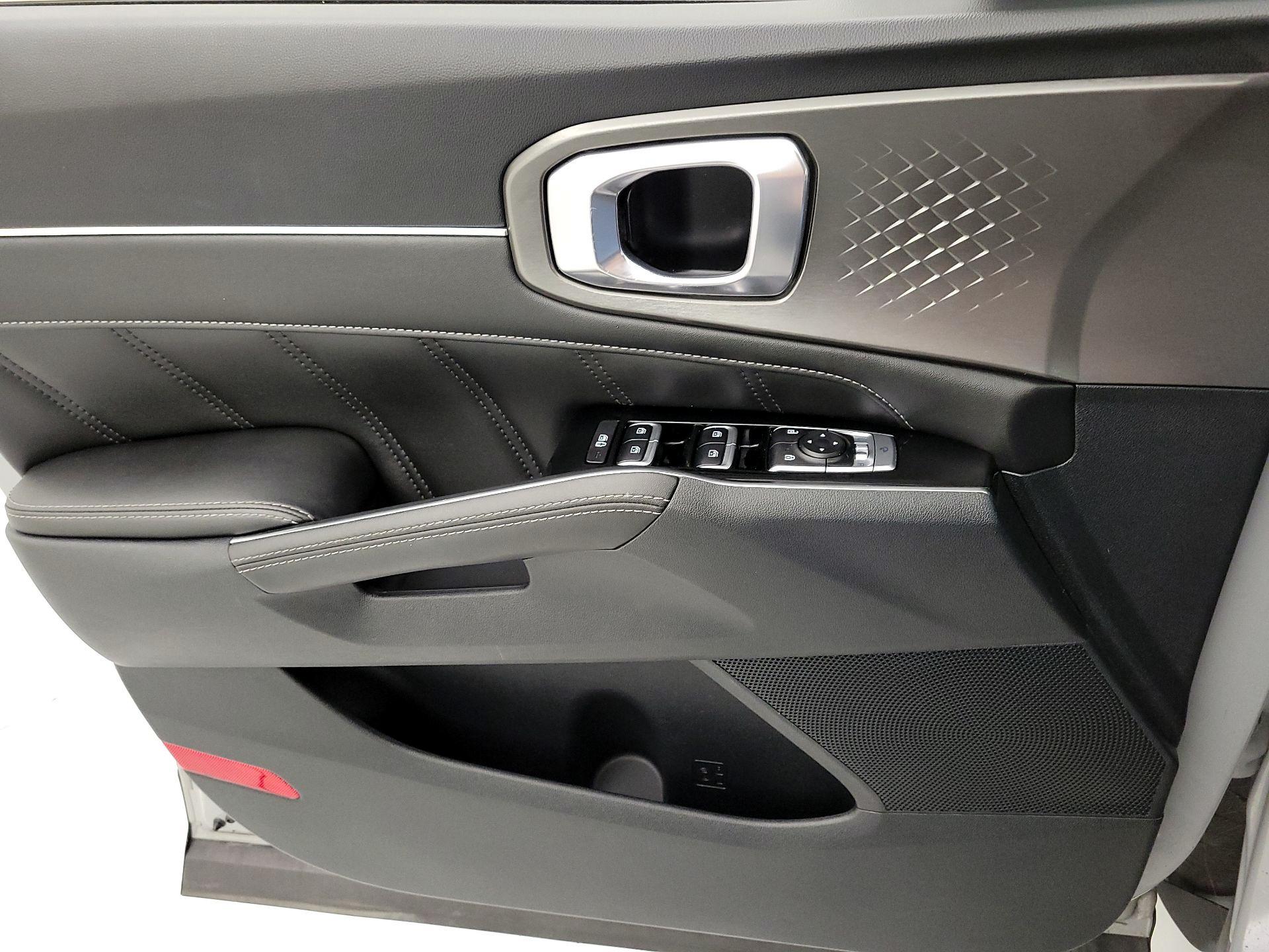 Thumbnail: 2023 Kia Sorento - 12