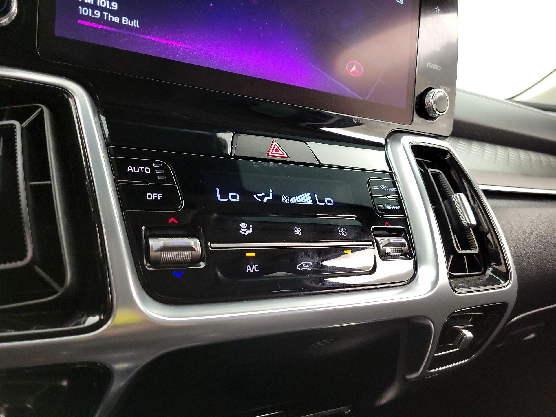 Thumbnail: 2023 Kia Sorento - 17