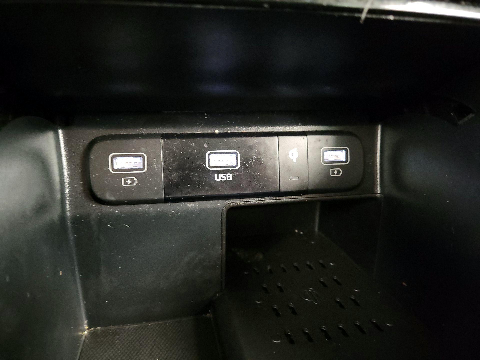 Thumbnail: 2023 Kia Sorento - 19