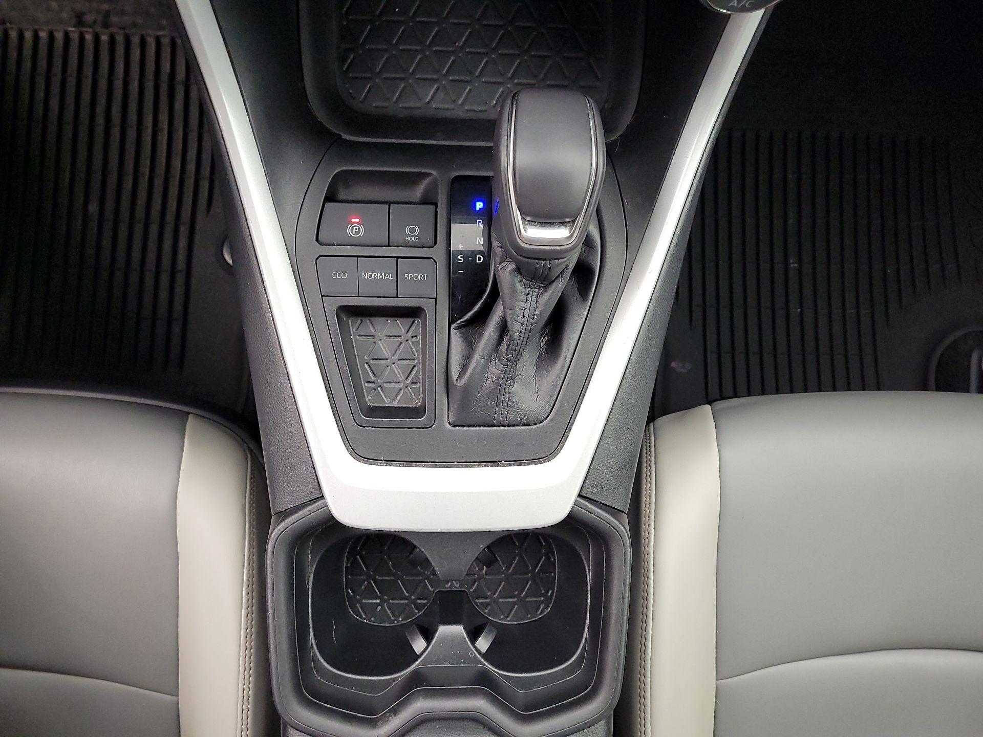 Thumbnail: 2021 Toyota RAV4 - 17