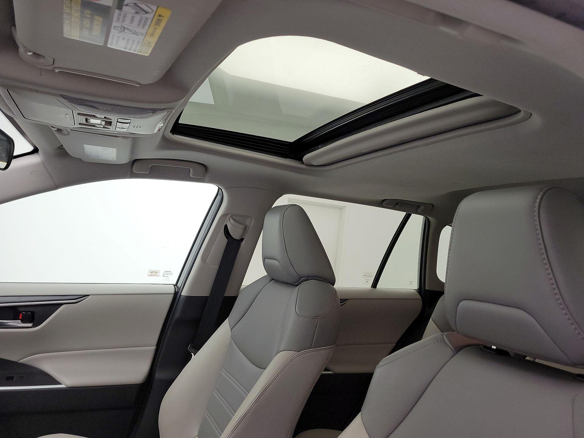 Thumbnail: 2021 Toyota RAV4 - 19