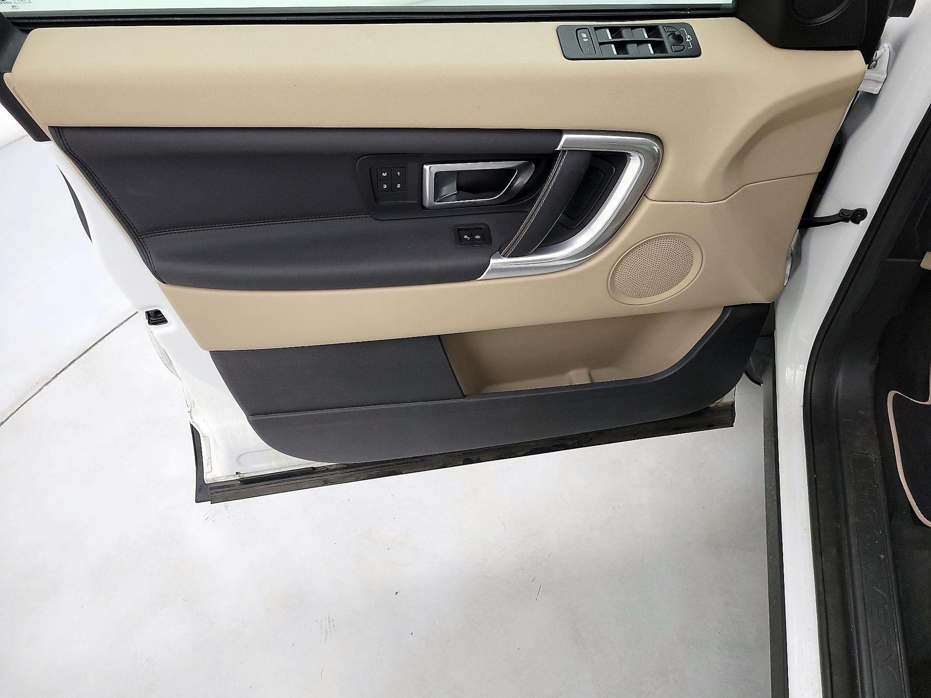 Thumbnail: 2019 Land Rover Discovery Sport - 12