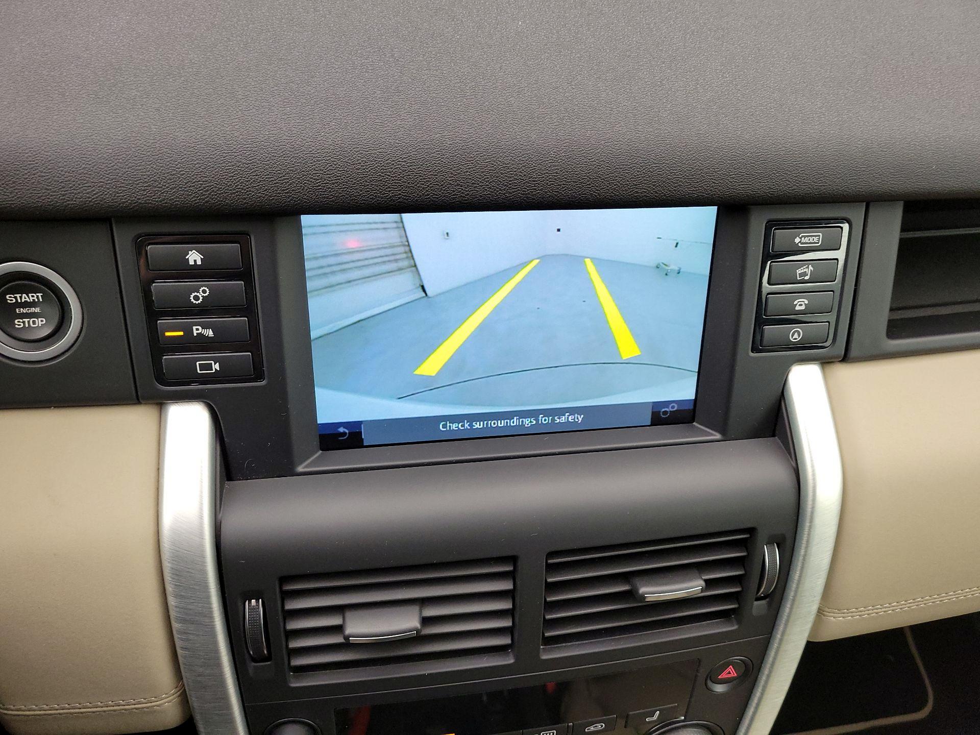 Thumbnail: 2019 Land Rover Discovery Sport - 15