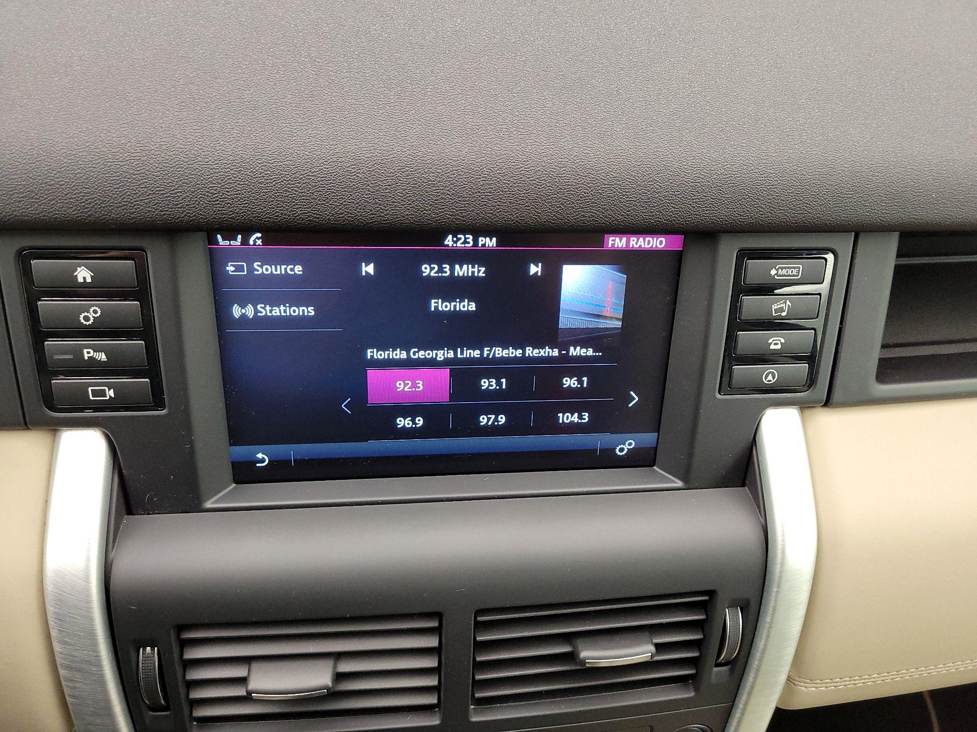 Thumbnail: 2019 Land Rover Discovery Sport - 16