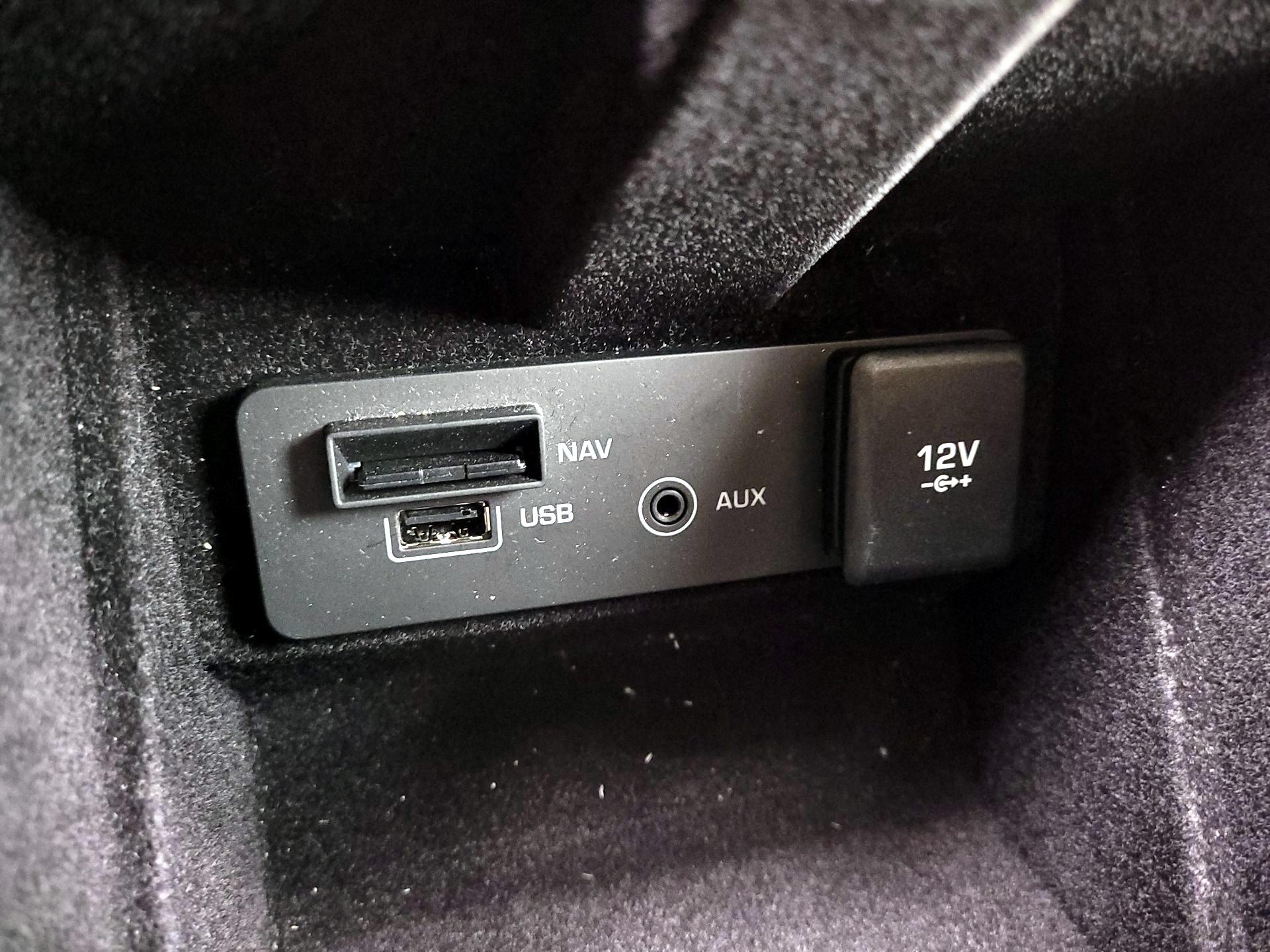 Thumbnail: 2019 Land Rover Discovery Sport - 19